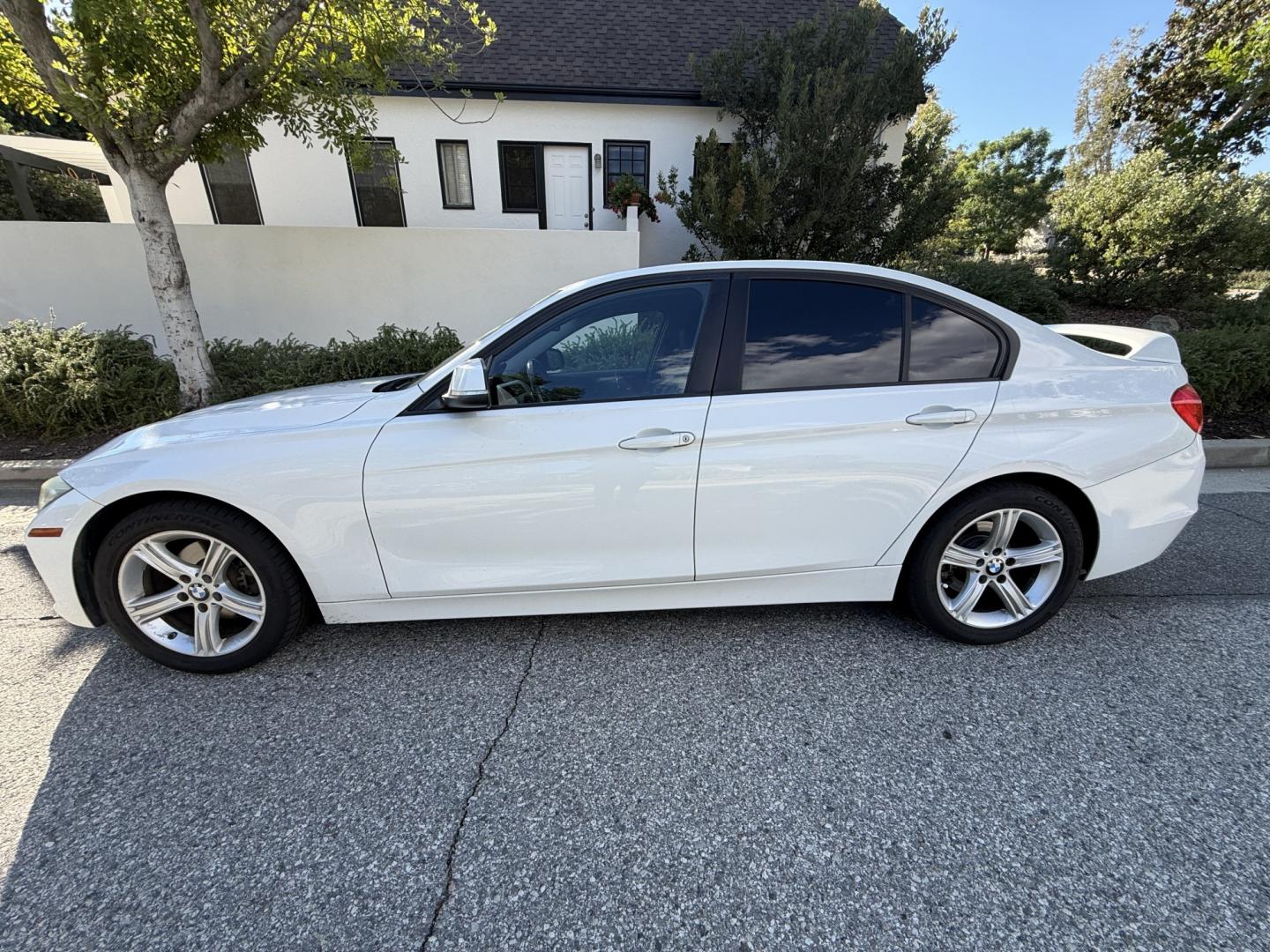 2013 White /Black BMW 3-Series 328i Sedan (WBA3A5C51DF) with an 2.0L L4 DOHC 16V engine, located at 30 S. Berkeley Avenue, Pasadena, CA, 91107, (626) 248-7567, 34.145447, -118.109398- Photo#1