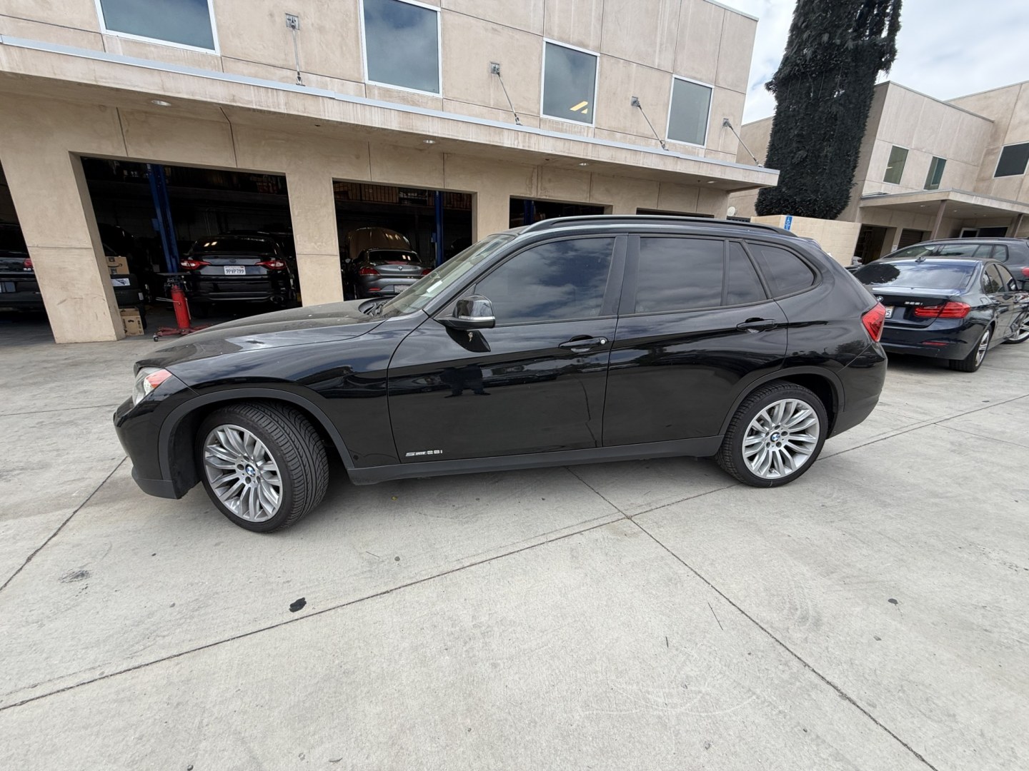 2013 Deep Sea Blue Metallic /Black BMW X1 xDrive28i (WBAVL1C56DV) with an 2.0L L4 DOHC 16V engine, 8-Speed Automatic transmission, located at 30 S. Berkeley Avenue, Pasadena, CA, 91107, (626) 248-7567, 34.145447, -118.109398 - # 2013 BMW X1 xDrive28i for Sale in Pasadena, CA – Buy Here Pay Here Financing Available If you're looking for a luxury crossover SUV that offers BMW performance, all-wheel-drive capability, premium comfort, and flexible financing options, this 2013 BMW X1 xDrive28i is an excellent choice. Avai- Photo#1
