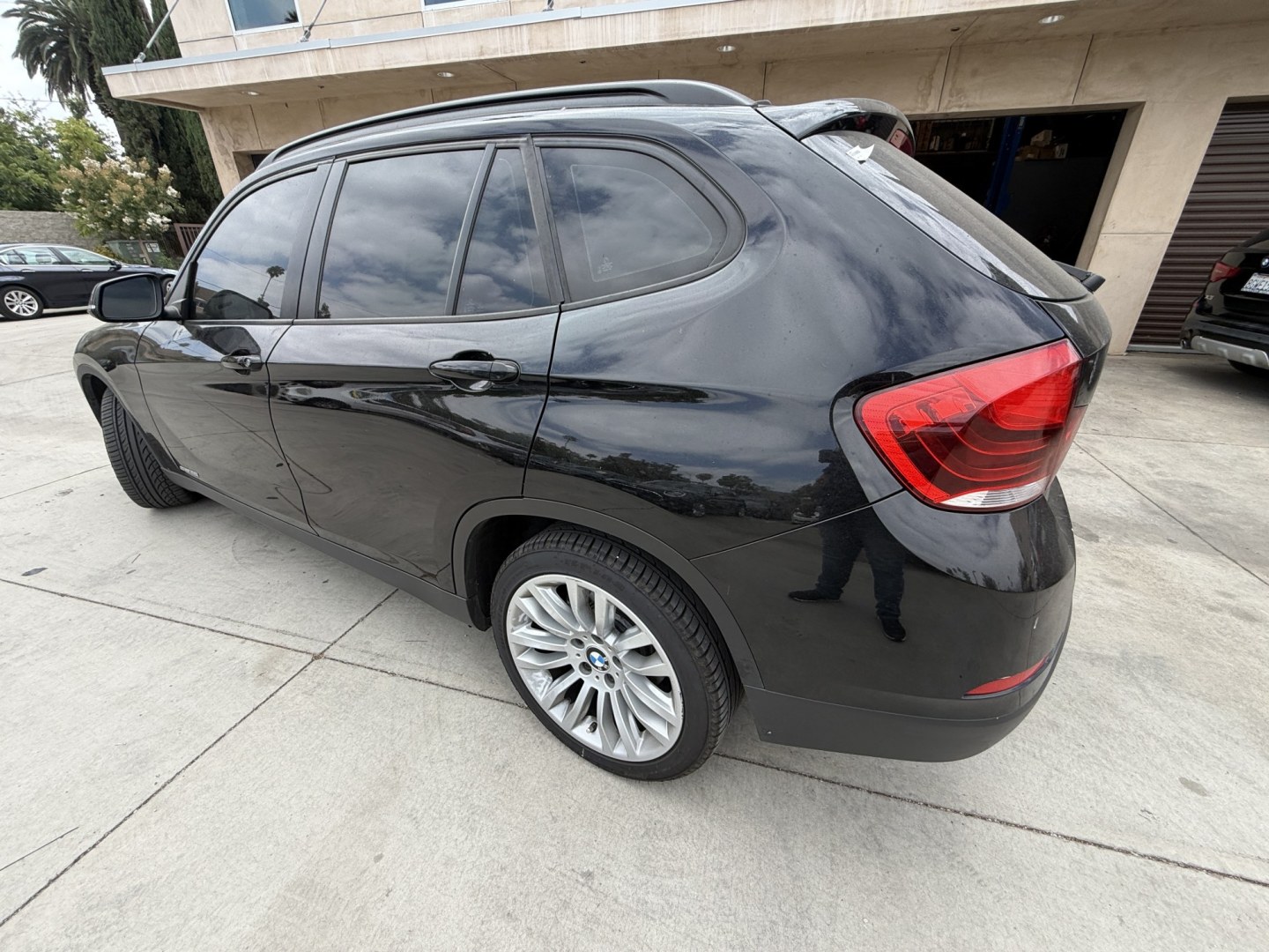 2013 Deep Sea Blue Metallic /Black BMW X1 xDrive28i (WBAVL1C56DV) with an 2.0L L4 DOHC 16V engine, 8-Speed Automatic transmission, located at 30 S. Berkeley Avenue, Pasadena, CA, 91107, (626) 248-7567, 34.145447, -118.109398 - # 2013 BMW X1 xDrive28i for Sale in Pasadena, CA – Buy Here Pay Here Financing Available If you're looking for a luxury crossover SUV that offers BMW performance, all-wheel-drive capability, premium comfort, and flexible financing options, this 2013 BMW X1 xDrive28i is an excellent choice. Avai- Photo#4