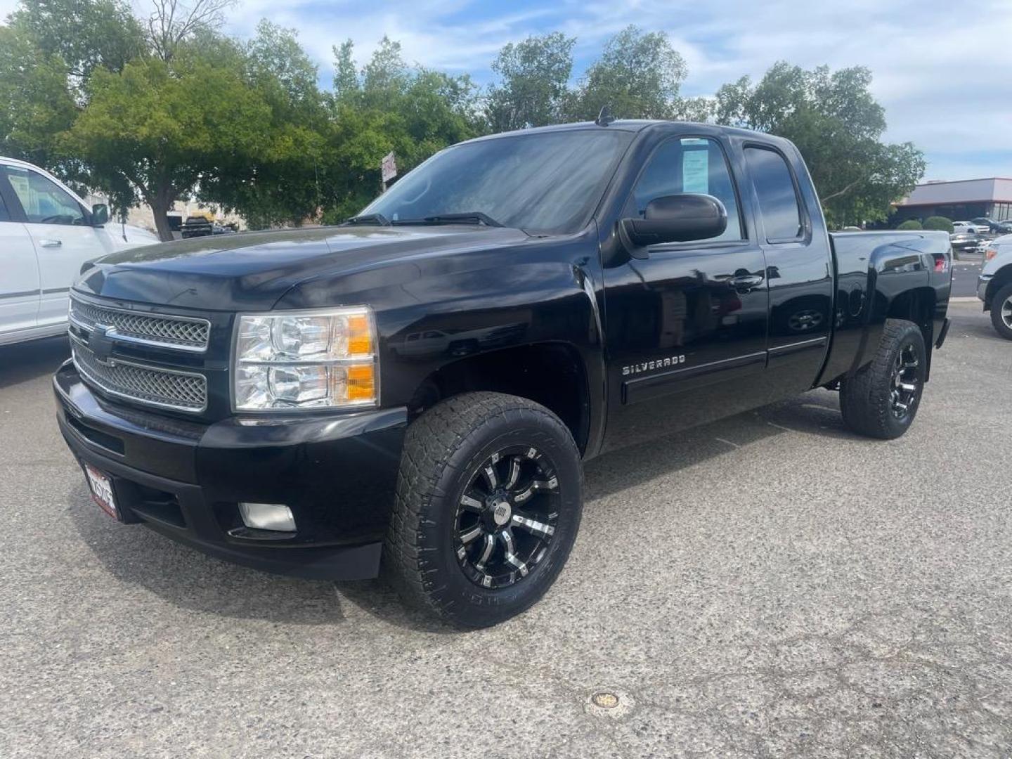 2013 Black Chevrolet Silverado 1500 LTZ (1GCRKTE7XDZ) with an 5.3L Vortec 5.3L Flex Fuel V8 315hp 335ft. lbs. Other engine, 6-Speed Shiftable Automatic transmission, located at 800 Riverside Ave, Roseville, CA, 95678, 916-773-4549 & Toll Free: 866-719-4393, 38.732265, -121.291039 - 4X4 Z71EXTENDED CAB LTZ LOW MILES - Photo#0