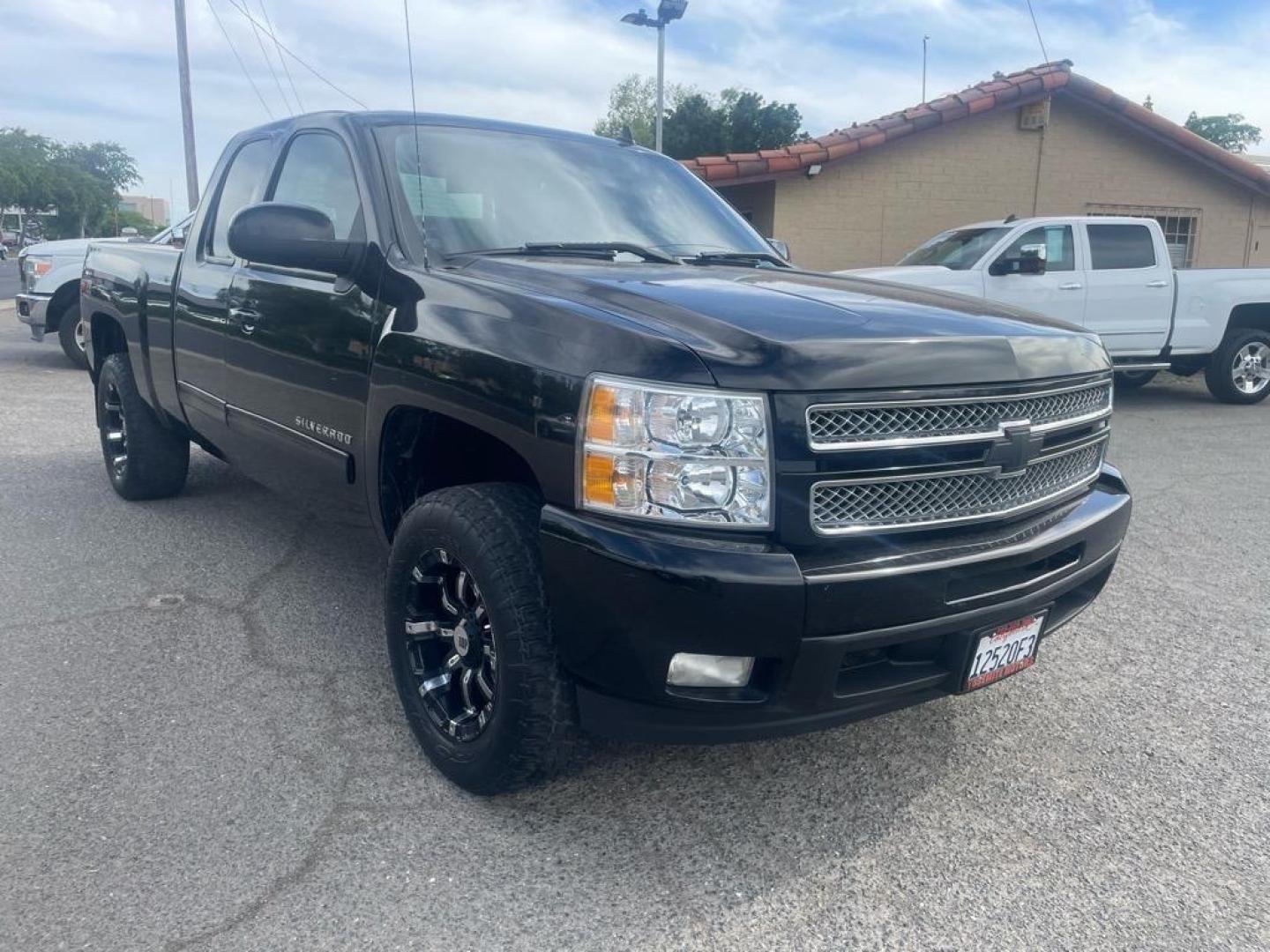 2013 Black Chevrolet Silverado 1500 LTZ (1GCRKTE7XDZ) with an 5.3L Vortec 5.3L Flex Fuel V8 315hp 335ft. lbs. Other engine, 6-Speed Shiftable Automatic transmission, located at 800 Riverside Ave, Roseville, CA, 95678, 916-773-4549 & Toll Free: 866-719-4393, 38.732265, -121.291039 - 4X4 Z71EXTENDED CAB LTZ LOW MILES - Photo#1