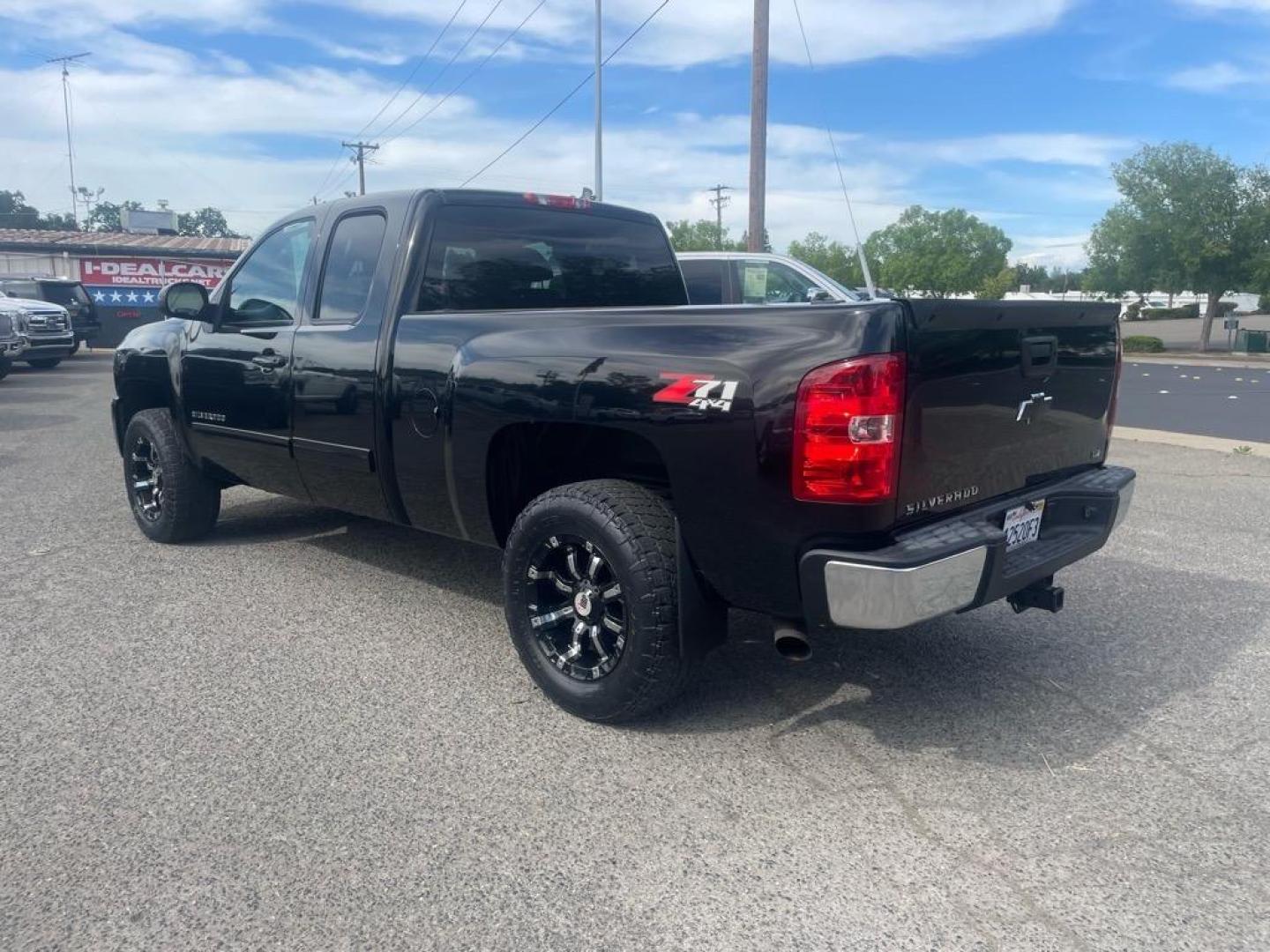 2013 Black Chevrolet Silverado 1500 LTZ (1GCRKTE7XDZ) with an 5.3L Vortec 5.3L Flex Fuel V8 315hp 335ft. lbs. Other engine, 6-Speed Shiftable Automatic transmission, located at 800 Riverside Ave, Roseville, CA, 95678, 916-773-4549 & Toll Free: 866-719-4393, 38.732265, -121.291039 - 4X4 Z71EXTENDED CAB LTZ LOW MILES - Photo#2