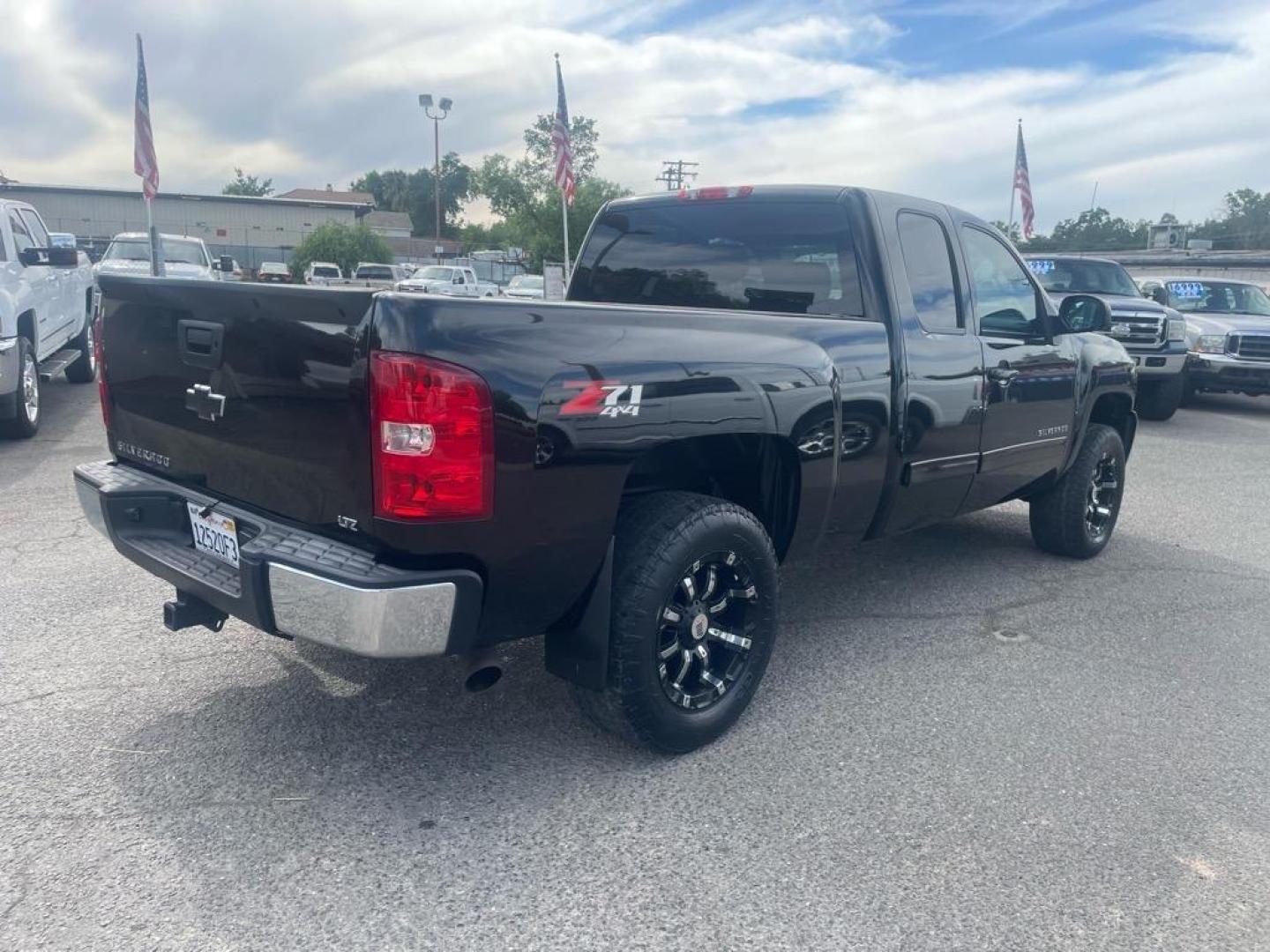 2013 Black Chevrolet Silverado 1500 LTZ (1GCRKTE7XDZ) with an 5.3L Vortec 5.3L Flex Fuel V8 315hp 335ft. lbs. Other engine, 6-Speed Shiftable Automatic transmission, located at 800 Riverside Ave, Roseville, CA, 95678, 916-773-4549 & Toll Free: 866-719-4393, 38.732265, -121.291039 - 4X4 Z71EXTENDED CAB LTZ LOW MILES - Photo#3