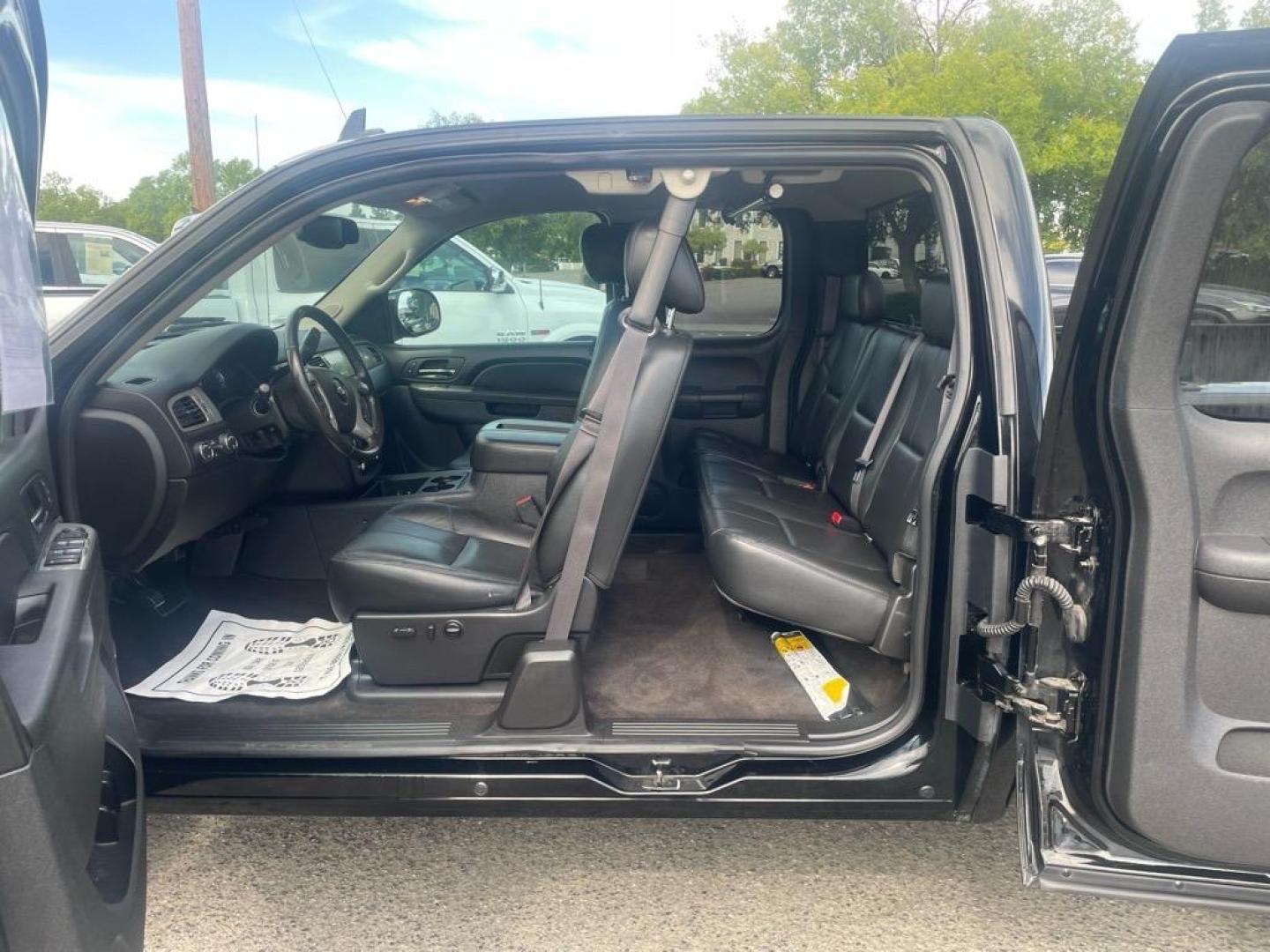 2013 Black Chevrolet Silverado 1500 LTZ (1GCRKTE7XDZ) with an 5.3L Vortec 5.3L Flex Fuel V8 315hp 335ft. lbs. Other engine, 6-Speed Shiftable Automatic transmission, located at 800 Riverside Ave, Roseville, CA, 95678, 916-773-4549 & Toll Free: 866-719-4393, 38.732265, -121.291039 - 4X4 Z71EXTENDED CAB LTZ LOW MILES - Photo#11