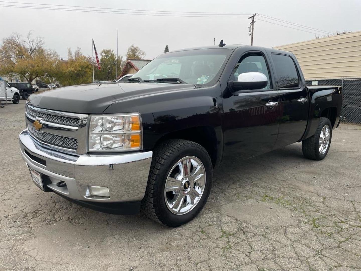 2013 Black Chevrolet Silverado 1500 LT (3GCPKSE78DG) with an 5.3L Vortec 5.3L Flex Fuel V8 315hp 335ft. lbs. Other engine, 6-Speed Shiftable Automatic transmission, located at 800 Riverside Ave, Roseville, CA, 95678, 916-773-4549 & Toll Free: 866-719-4393, 38.732265, -121.291039 - CREW CAB 4X4 LT LOW MILES SERVICE RECORDS ON CLEAN CARFAX - Photo#0