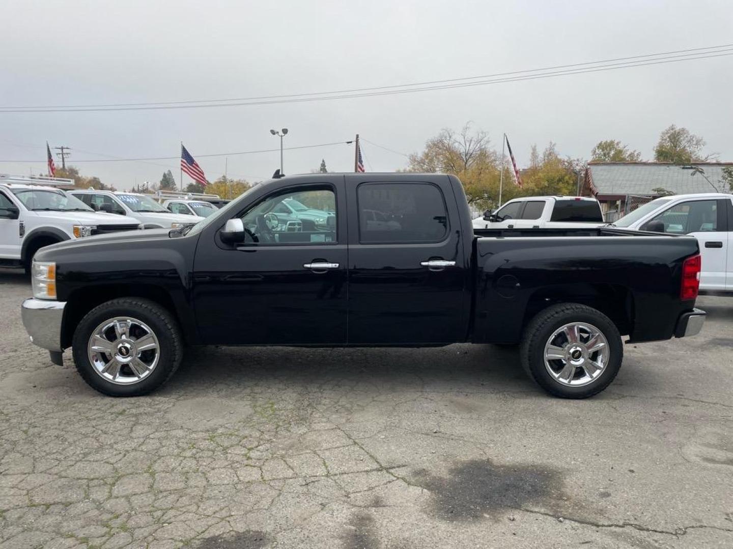 2013 Black Chevrolet Silverado 1500 LT (3GCPKSE78DG) with an 5.3L Vortec 5.3L Flex Fuel V8 315hp 335ft. lbs. Other engine, 6-Speed Shiftable Automatic transmission, located at 800 Riverside Ave, Roseville, CA, 95678, 916-773-4549 & Toll Free: 866-719-4393, 38.732265, -121.291039 - CREW CAB 4X4 LT LOW MILES SERVICE RECORDS ON CLEAN CARFAX - Photo#2