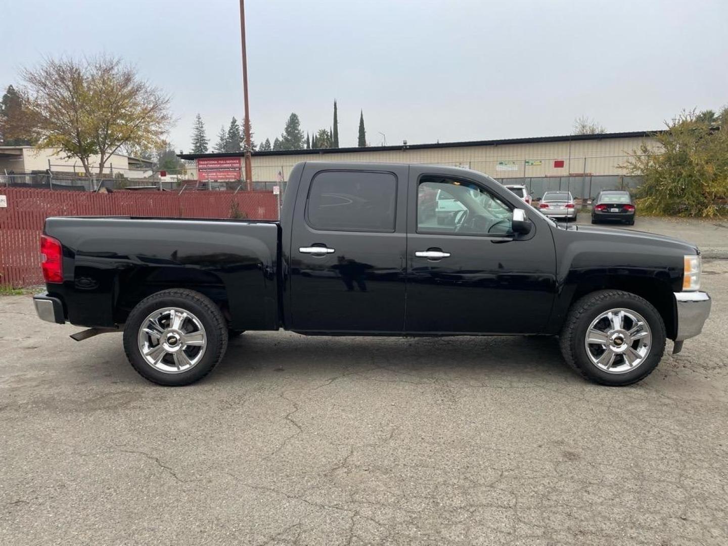 2013 Black Chevrolet Silverado 1500 LT (3GCPKSE78DG) with an 5.3L Vortec 5.3L Flex Fuel V8 315hp 335ft. lbs. Other engine, 6-Speed Shiftable Automatic transmission, located at 800 Riverside Ave, Roseville, CA, 95678, 916-773-4549 & Toll Free: 866-719-4393, 38.732265, -121.291039 - CREW CAB 4X4 LT LOW MILES SERVICE RECORDS ON CLEAN CARFAX - Photo#5