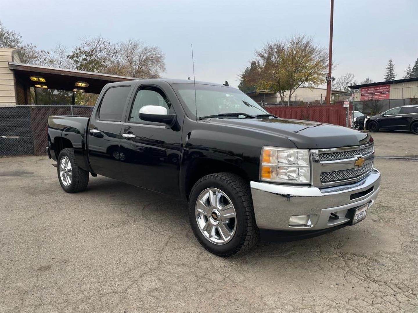 2013 Black Chevrolet Silverado 1500 LT (3GCPKSE78DG) with an 5.3L Vortec 5.3L Flex Fuel V8 315hp 335ft. lbs. Other engine, 6-Speed Shiftable Automatic transmission, located at 800 Riverside Ave, Roseville, CA, 95678, 916-773-4549 & Toll Free: 866-719-4393, 38.732265, -121.291039 - CREW CAB 4X4 LT LOW MILES SERVICE RECORDS ON CLEAN CARFAX - Photo#6
