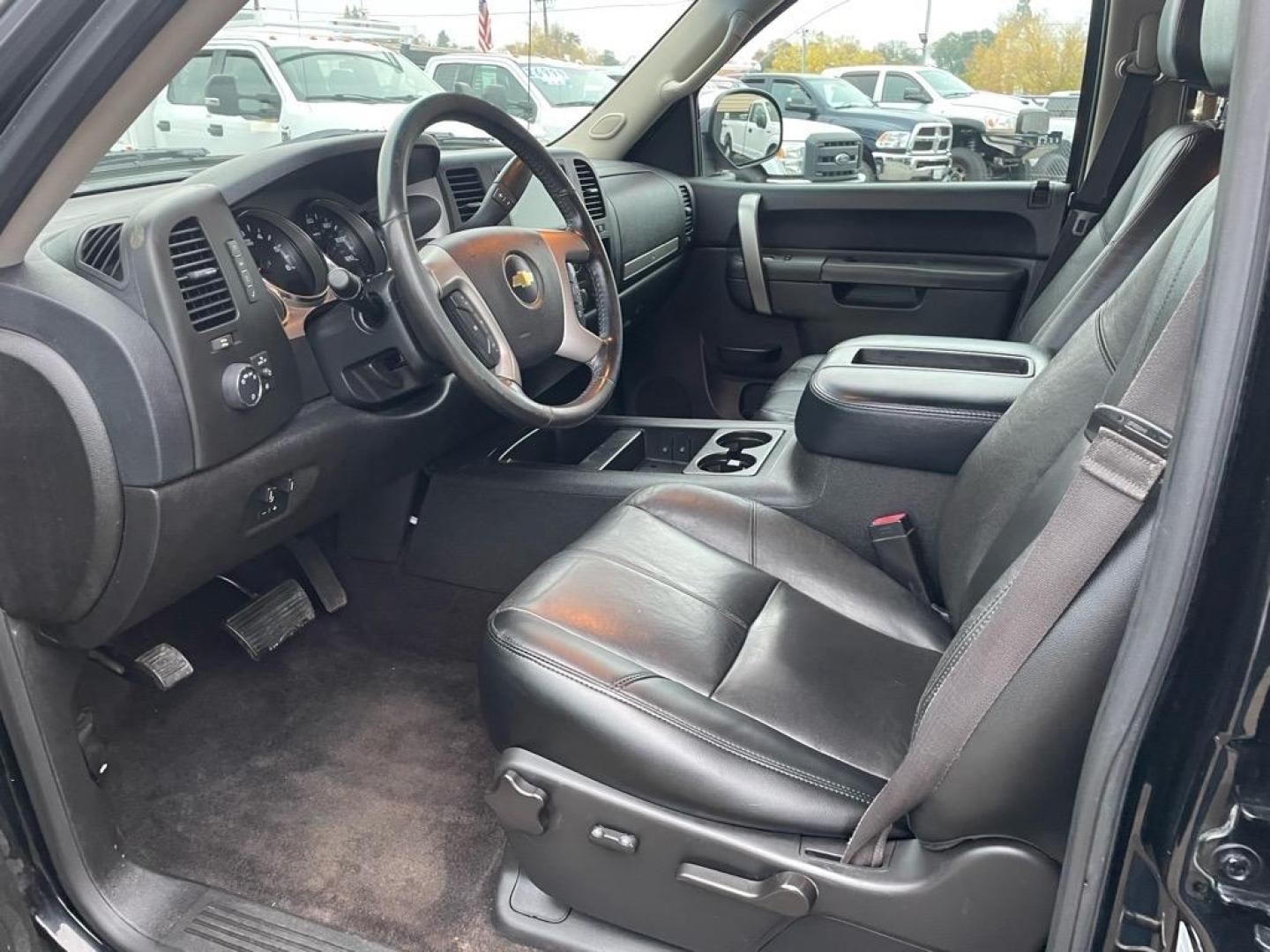 2013 Black Chevrolet Silverado 1500 LT (3GCPKSE78DG) with an 5.3L Vortec 5.3L Flex Fuel V8 315hp 335ft. lbs. Other engine, 6-Speed Shiftable Automatic transmission, located at 800 Riverside Ave, Roseville, CA, 95678, 916-773-4549 & Toll Free: 866-719-4393, 38.732265, -121.291039 - CREW CAB 4X4 LT LOW MILES SERVICE RECORDS ON CLEAN CARFAX - Photo#8