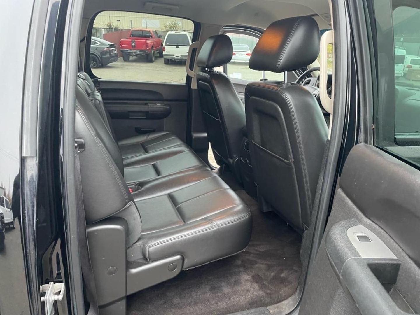 2013 Black Chevrolet Silverado 1500 LT (3GCPKSE78DG) with an 5.3L Vortec 5.3L Flex Fuel V8 315hp 335ft. lbs. Other engine, 6-Speed Shiftable Automatic transmission, located at 800 Riverside Ave, Roseville, CA, 95678, 916-773-4549 & Toll Free: 866-719-4393, 38.732265, -121.291039 - CREW CAB 4X4 LT LOW MILES SERVICE RECORDS ON CLEAN CARFAX - Photo#11