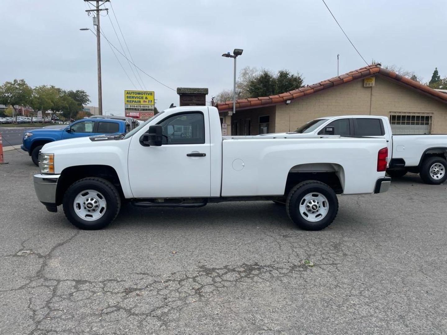 2013 Summit White Chevrolet Silverado 2500HD Work Truck (1GC0CVCG8DF) with an 6.0L 6.0L V8 360hp 380ft. lbs. Sequential Electronic Fuel Injection engine, 6-Speed Shiftable Automatic transmission, located at 800 Riverside Ave, Roseville, CA, 95678, 916-773-4549 & Toll Free: 866-719-4393, 38.732265, -121.291039 - Photo#1