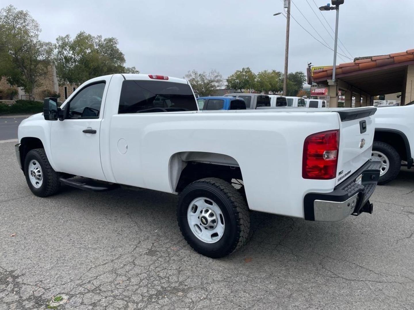 2013 Summit White Chevrolet Silverado 2500HD Work Truck (1GC0CVCG8DF) with an 6.0L 6.0L V8 360hp 380ft. lbs. Sequential Electronic Fuel Injection engine, 6-Speed Shiftable Automatic transmission, located at 800 Riverside Ave, Roseville, CA, 95678, 916-773-4549 & Toll Free: 866-719-4393, 38.732265, -121.291039 - Photo#2
