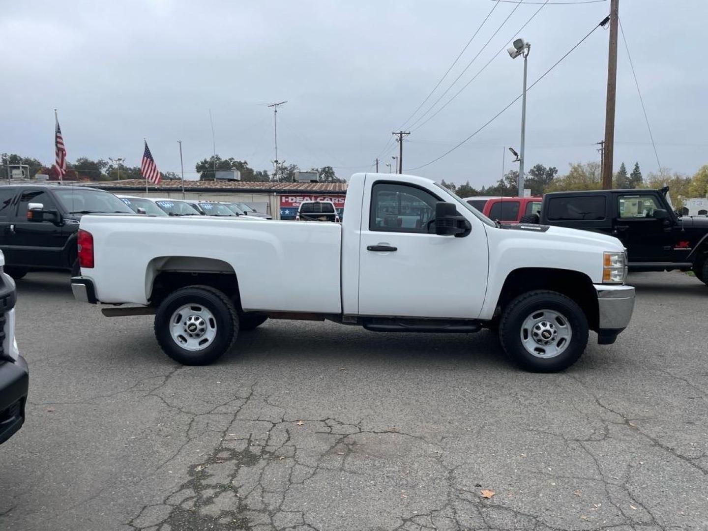 2013 Summit White Chevrolet Silverado 2500HD Work Truck (1GC0CVCG8DF) with an 6.0L 6.0L V8 360hp 380ft. lbs. Sequential Electronic Fuel Injection engine, 6-Speed Shiftable Automatic transmission, located at 800 Riverside Ave, Roseville, CA, 95678, 916-773-4549 & Toll Free: 866-719-4393, 38.732265, -121.291039 - Photo#5
