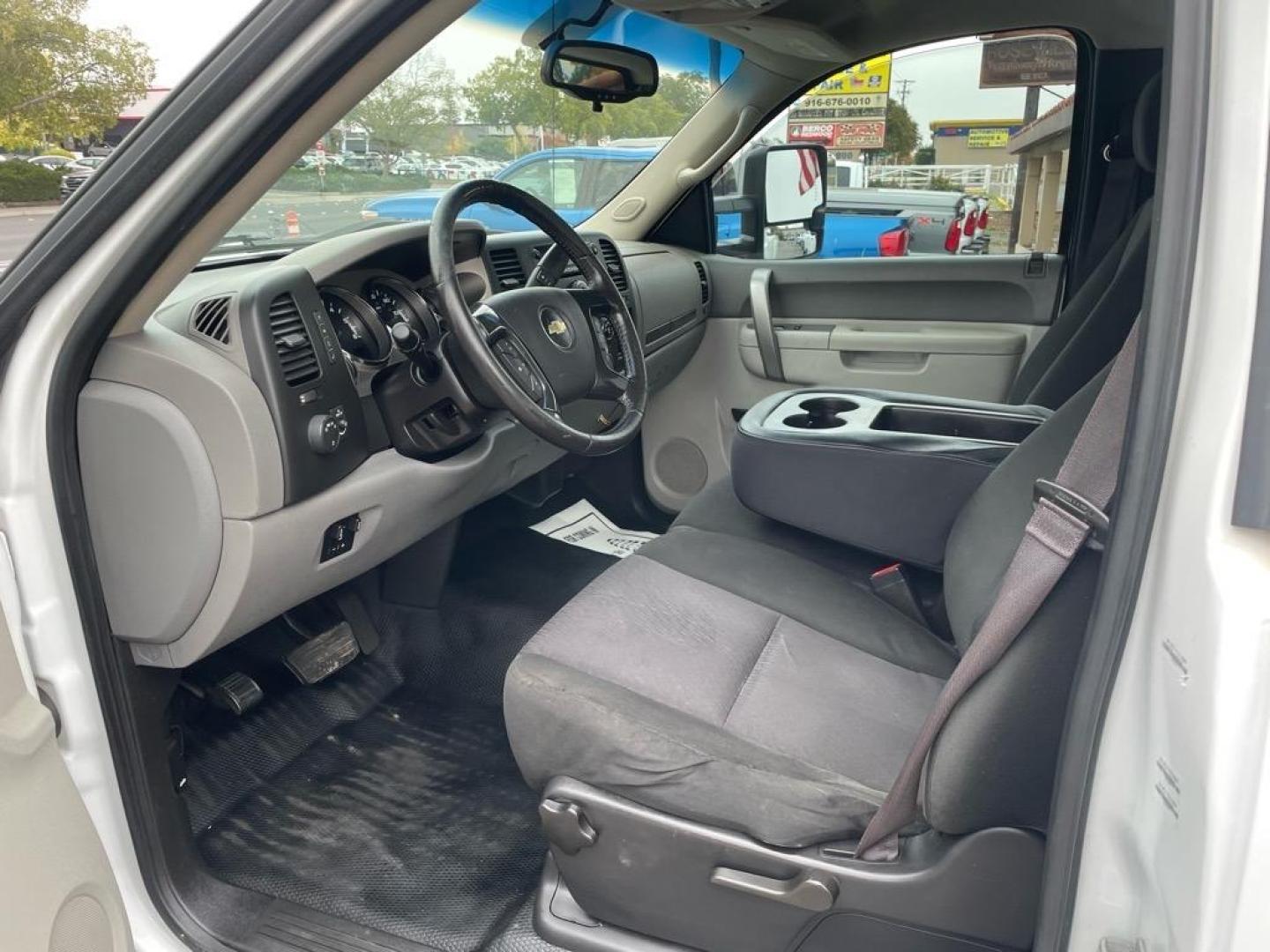 2013 Summit White Chevrolet Silverado 2500HD Work Truck (1GC0CVCG8DF) with an 6.0L 6.0L V8 360hp 380ft. lbs. Sequential Electronic Fuel Injection engine, 6-Speed Shiftable Automatic transmission, located at 800 Riverside Ave, Roseville, CA, 95678, 916-773-4549 & Toll Free: 866-719-4393, 38.732265, -121.291039 - Photo#8