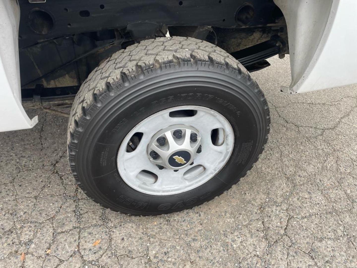 2013 Summit White Chevrolet Silverado 2500HD Work Truck (1GC0CVCG8DF) with an 6.0L 6.0L V8 360hp 380ft. lbs. Sequential Electronic Fuel Injection engine, 6-Speed Shiftable Automatic transmission, located at 800 Riverside Ave, Roseville, CA, 95678, 916-773-4549 & Toll Free: 866-719-4393, 38.732265, -121.291039 - Photo#9