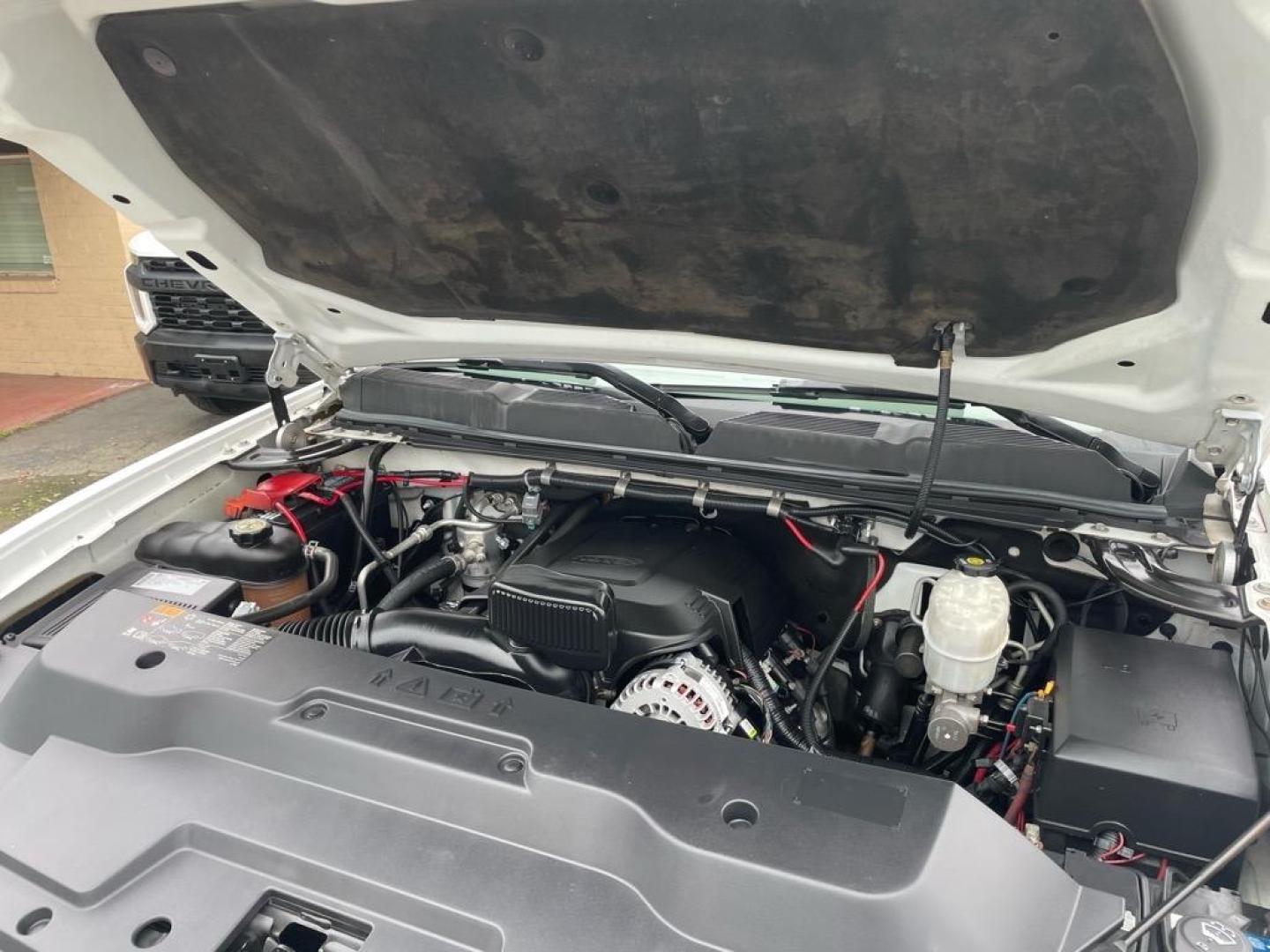 2013 Summit White Chevrolet Silverado 2500HD Work Truck (1GC0CVCG8DF) with an 6.0L 6.0L V8 360hp 380ft. lbs. Sequential Electronic Fuel Injection engine, 6-Speed Shiftable Automatic transmission, located at 800 Riverside Ave, Roseville, CA, 95678, 916-773-4549 & Toll Free: 866-719-4393, 38.732265, -121.291039 - Photo#12