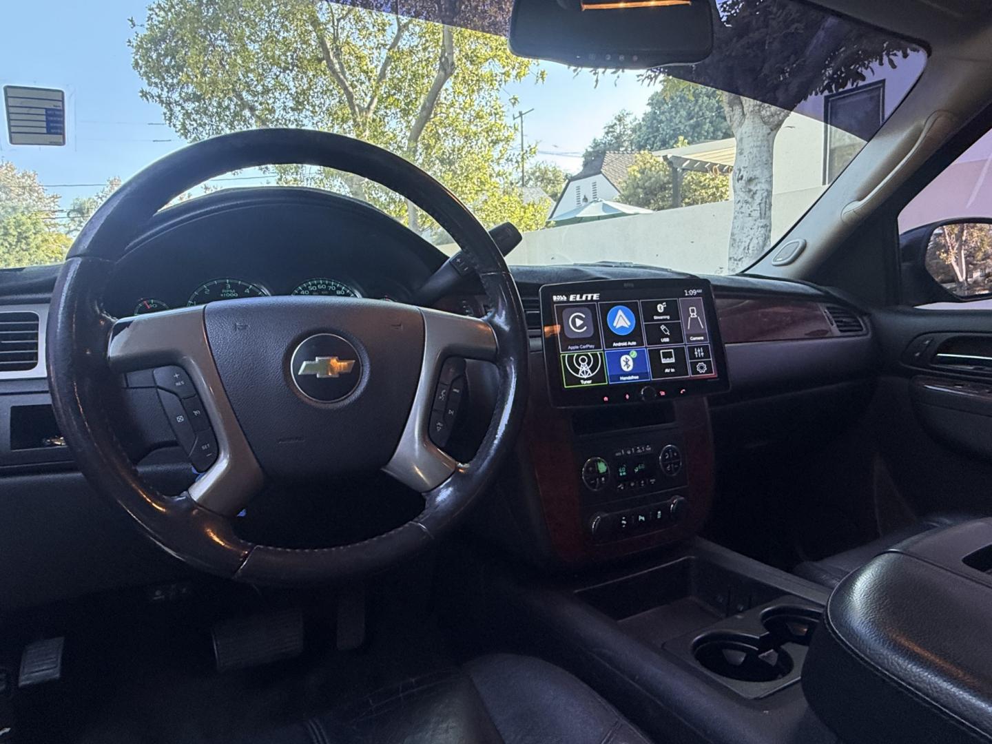 2013 Jet Black /BLACK Chevrolet Tahoe LT 2WD (1GNSCBE01DR) with an 5.3L V8 OHV 16V FFV engine, 6-Speed Automatic transmission, located at 30 S. Berkeley Avenue, Pasadena, CA, 91107, (626) 248-7567, 34.145447, -118.109398 - DEALER IDENTIFIER: Crown City Motors Sales | Buy Here Pay Here Pasadena TARGET REGIONS: Pasadena, San Gabriel Valley, Riverside, San Bernardino FINANCING SPECIALTY: Subprime Auto Lending, In-House Financing, Bad Credit Car Loans CA VEHICLE: 2013 Chevrolet Tahoe LT 5.3L V8 (VIN: 1GNSCBE01DR233656)- Photo#7