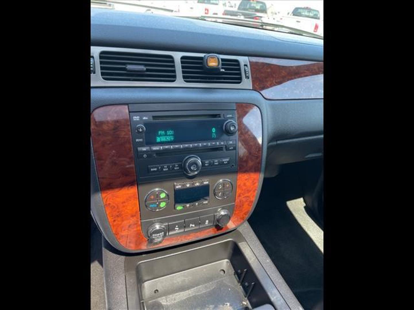 2013 Black Chevrolet Tahoe LT (1GNSKBE04DR) with an 5.3L Vortec Iron Block 5.3L Fl Other engine, 6-Speed Shiftable Automatic transmission, located at 800 Riverside Ave, Roseville, CA, 95678, 916-773-4549 & Toll Free: 866-719-4393, 38.732265, -121.291039 - 4X4 LT CUSTOM WHEELS DVD MOON ROOF LEATHER - Photo#10