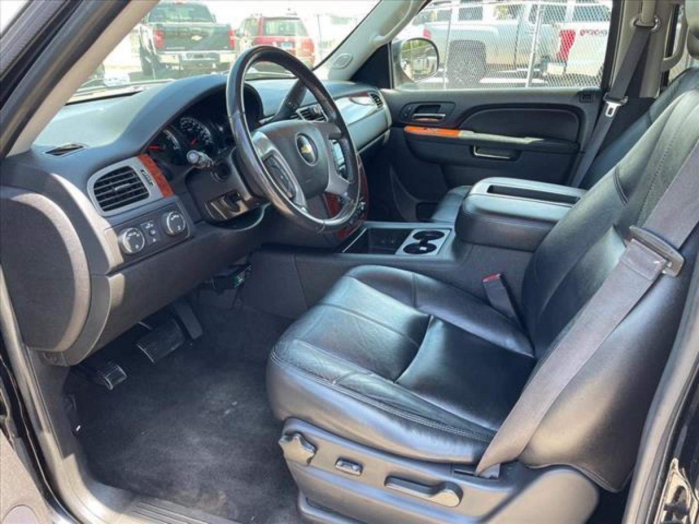 2013 Black Chevrolet Tahoe LT (1GNSKBE04DR) with an 5.3L Vortec Iron Block 5.3L Fl Other engine, 6-Speed Shiftable Automatic transmission, located at 800 Riverside Ave, Roseville, CA, 95678, 916-773-4549 & Toll Free: 866-719-4393, 38.732265, -121.291039 - 4X4 LT CUSTOM WHEELS DVD MOON ROOF LEATHER - Photo#12