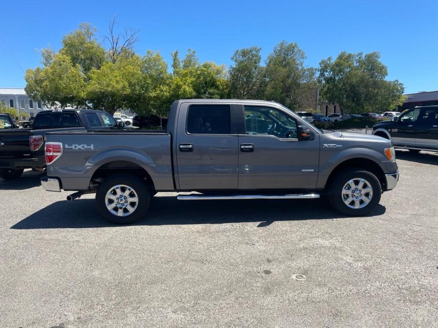 2013 Sterling Gray Metallic Ford F-150 XLT (1FTFW1ET6DK) with an 3.5L EcoBoost 3.5L Twin Turbo V6 365hp 420ft. lbs. Direct Injection engine, 6-Speed Automatic transmission, located at 800 Riverside Ave, Roseville, CA, 95678, 916-773-4549 & Toll Free: 866-719-4393, 38.732265, -121.291039 - 4X4 SUPERCREW XLT ECO BOOST LOW MILES SERVICE RECORDS - Photo#5