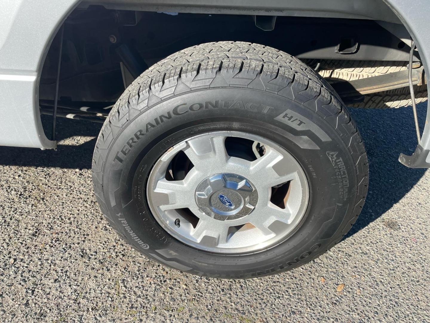 2013 Ingot Silver Metallic Ford F-150 XLT (1FTFW1ET3DF) with an 3.5L EcoBoost 3.5L Twin Turbo V6 365hp 420ft. lbs. Direct Injection engine, 6-Speed Automatic transmission, located at 800 Riverside Ave, Roseville, CA, 95678, 916-773-4549 & Toll Free: 866-719-4393, 38.732265, -121.291039 - 4X4 SUPERCREW XLT ONE OWNER SERVICE RECORDS - Photo#6