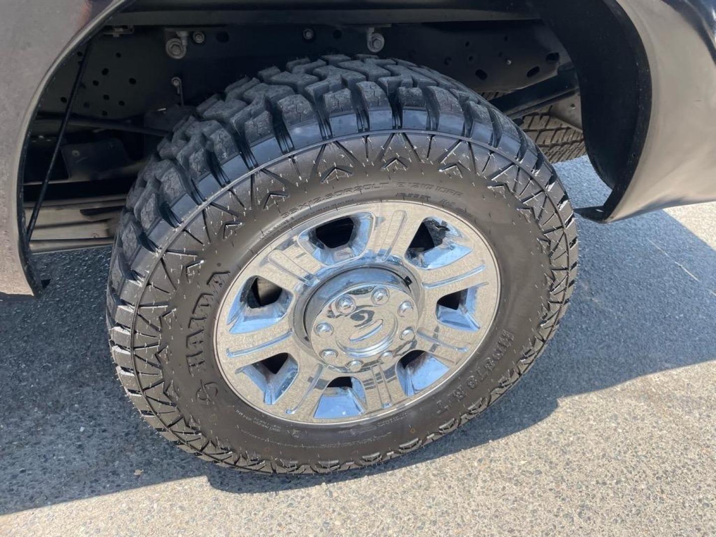 2013 Tuxedo Black Metallic Ford F-250 Super Duty Lariat (1FT7W2BT4DE) with an 6.7L Power Stroke 6.7L Biodiesel Turbo V8 400hp 800ft. lbs. Common Rail Direct Injection engine, 6-Speed Shiftable Automatic transmission, located at 800 Riverside Ave, Roseville, CA, 95678, 916-773-4549 & Toll Free: 866-719-4393, 38.732265, -121.291039 - DIESEL CREW CAB 4X4 FX4 LARIAT SERVICE RECORDS NEW TIRES - Photo#6
