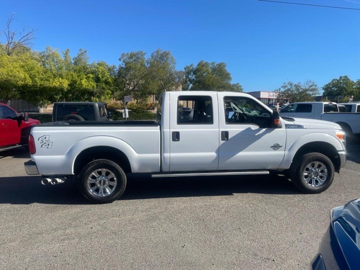 2013 Oxford White Ford F-250 Super Duty XLT (1FT7W2BT0DE) with an 6.7L Power Stroke 6.7L Biodiesel Turbo V8 400hp 800ft. lbs. Common Rail Direct Injection engine, 6-Speed Shiftable Automatic transmission, located at 800 Riverside Ave, Roseville, CA, 95678, 916-773-4549 & Toll Free: 866-719-4393, 38.732265, -121.291039 - DIESEL CREW CAB 4X4 XLT - Photo#5