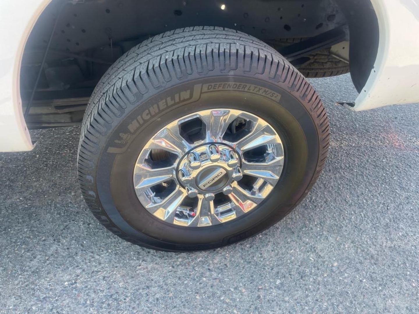 2013 Oxford White Ford F-250 Super Duty XLT (1FT7W2BT0DE) with an 6.7L Power Stroke 6.7L Biodiesel Turbo V8 400hp 800ft. lbs. Common Rail Direct Injection engine, 6-Speed Shiftable Automatic transmission, located at 800 Riverside Ave, Roseville, CA, 95678, 916-773-4549 & Toll Free: 866-719-4393, 38.732265, -121.291039 - DIESEL CREW CAB 4X4 XLT - Photo#6