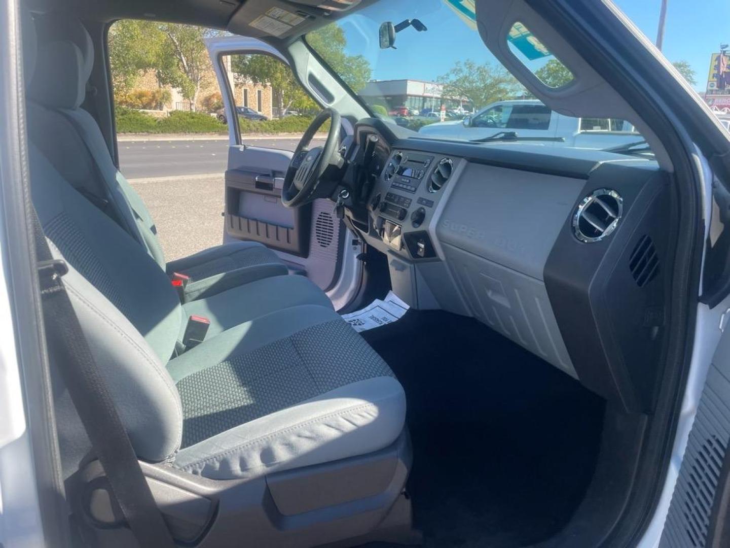 2013 Oxford White Ford F-250 Super Duty XLT (1FT7W2BT0DE) with an 6.7L Power Stroke 6.7L Biodiesel Turbo V8 400hp 800ft. lbs. Common Rail Direct Injection engine, 6-Speed Shiftable Automatic transmission, located at 800 Riverside Ave, Roseville, CA, 95678, 916-773-4549 & Toll Free: 866-719-4393, 38.732265, -121.291039 - DIESEL CREW CAB 4X4 XLT - Photo#12