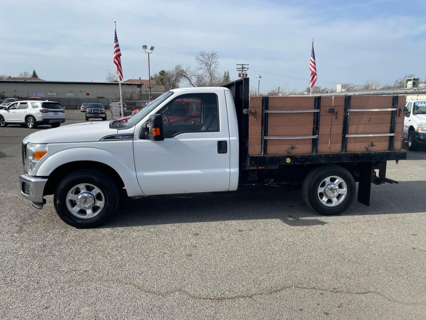 2013 Oxford White Ford F-350 Super Duty XLT (1FDBF3A67DE) with an 6.2L 6.2L Flex Fuel V8 385hp 405ft. lbs. Sequential Electronic Fuel Injection engine, 6-Speed Shiftable Automatic transmission, located at 800 Riverside Ave, Roseville, CA, 95678, 916-773-4549 & Toll Free: 866-719-4393, 38.732265, -121.291039 - FLATBED XLT SERVICE RECORDS ON CLEAN CARFAX - Photo#1