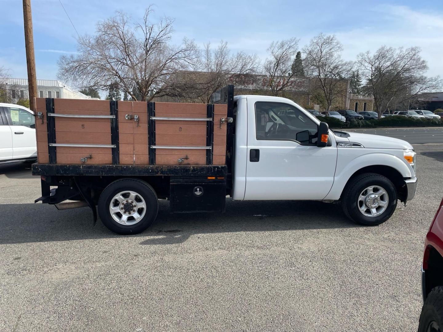 2013 Oxford White Ford F-350 Super Duty XLT (1FDBF3A67DE) with an 6.2L 6.2L Flex Fuel V8 385hp 405ft. lbs. Sequential Electronic Fuel Injection engine, 6-Speed Shiftable Automatic transmission, located at 800 Riverside Ave, Roseville, CA, 95678, 916-773-4549 & Toll Free: 866-719-4393, 38.732265, -121.291039 - FLATBED XLT SERVICE RECORDS ON CLEAN CARFAX - Photo#2