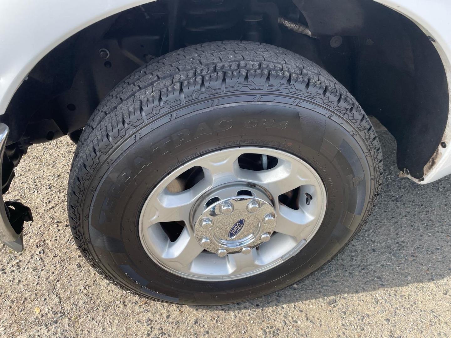 2013 Oxford White Ford F-350 Super Duty XLT (1FDBF3A67DE) with an 6.2L 6.2L Flex Fuel V8 385hp 405ft. lbs. Sequential Electronic Fuel Injection engine, 6-Speed Shiftable Automatic transmission, located at 800 Riverside Ave, Roseville, CA, 95678, 916-773-4549 & Toll Free: 866-719-4393, 38.732265, -121.291039 - FLATBED XLT SERVICE RECORDS ON CLEAN CARFAX - Photo#11