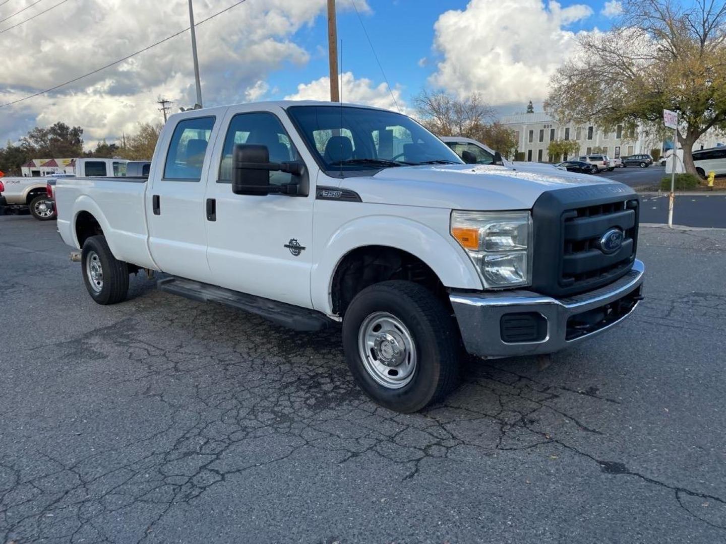 2013 Oxford White Ford F-350 Super Duty XL (1FT8W3BT4DE) with an 6.7L Power Stroke 6.7L Biodiesel Turbo V8 400hp 800ft. lbs. Common Rail Direct Injection engine, 6-Speed Shiftable Automatic transmission, located at 800 Riverside Ave, Roseville, CA, 95678, 916-773-4549 & Toll Free: 866-719-4393, 38.732265, -121.291039 - DIESEL CREW CAB 4X4 ONE OWNER CLEAN CARFAX - Photo#1