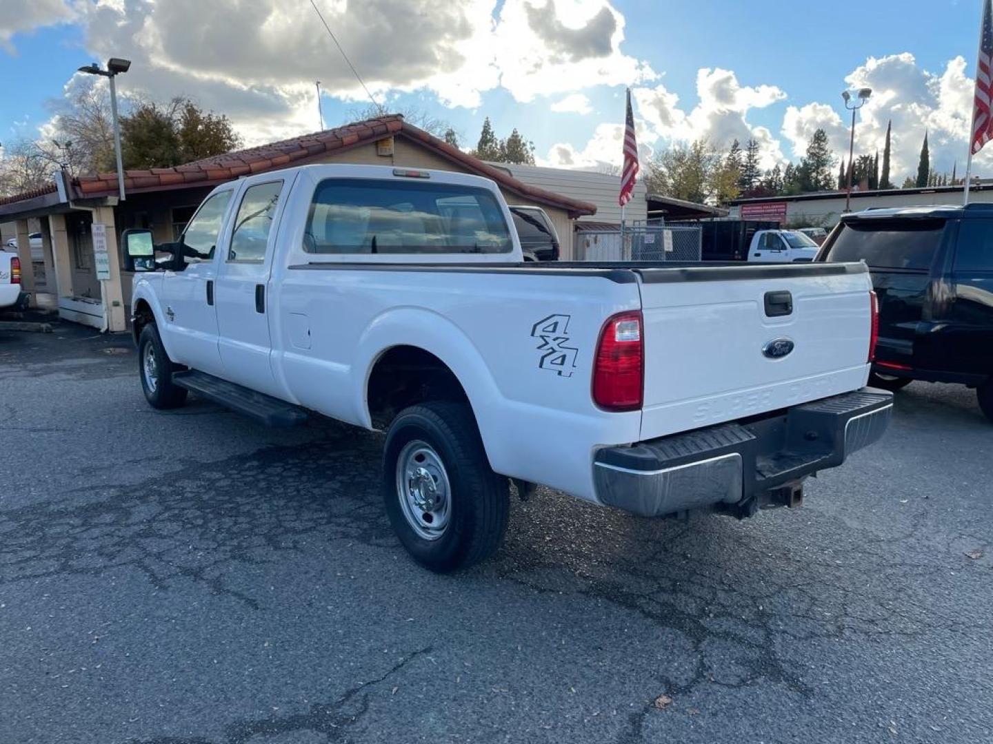 2013 Oxford White Ford F-350 Super Duty XL (1FT8W3BT4DE) with an 6.7L Power Stroke 6.7L Biodiesel Turbo V8 400hp 800ft. lbs. Common Rail Direct Injection engine, 6-Speed Shiftable Automatic transmission, located at 800 Riverside Ave, Roseville, CA, 95678, 916-773-4549 & Toll Free: 866-719-4393, 38.732265, -121.291039 - DIESEL CREW CAB 4X4 ONE OWNER CLEAN CARFAX - Photo#3