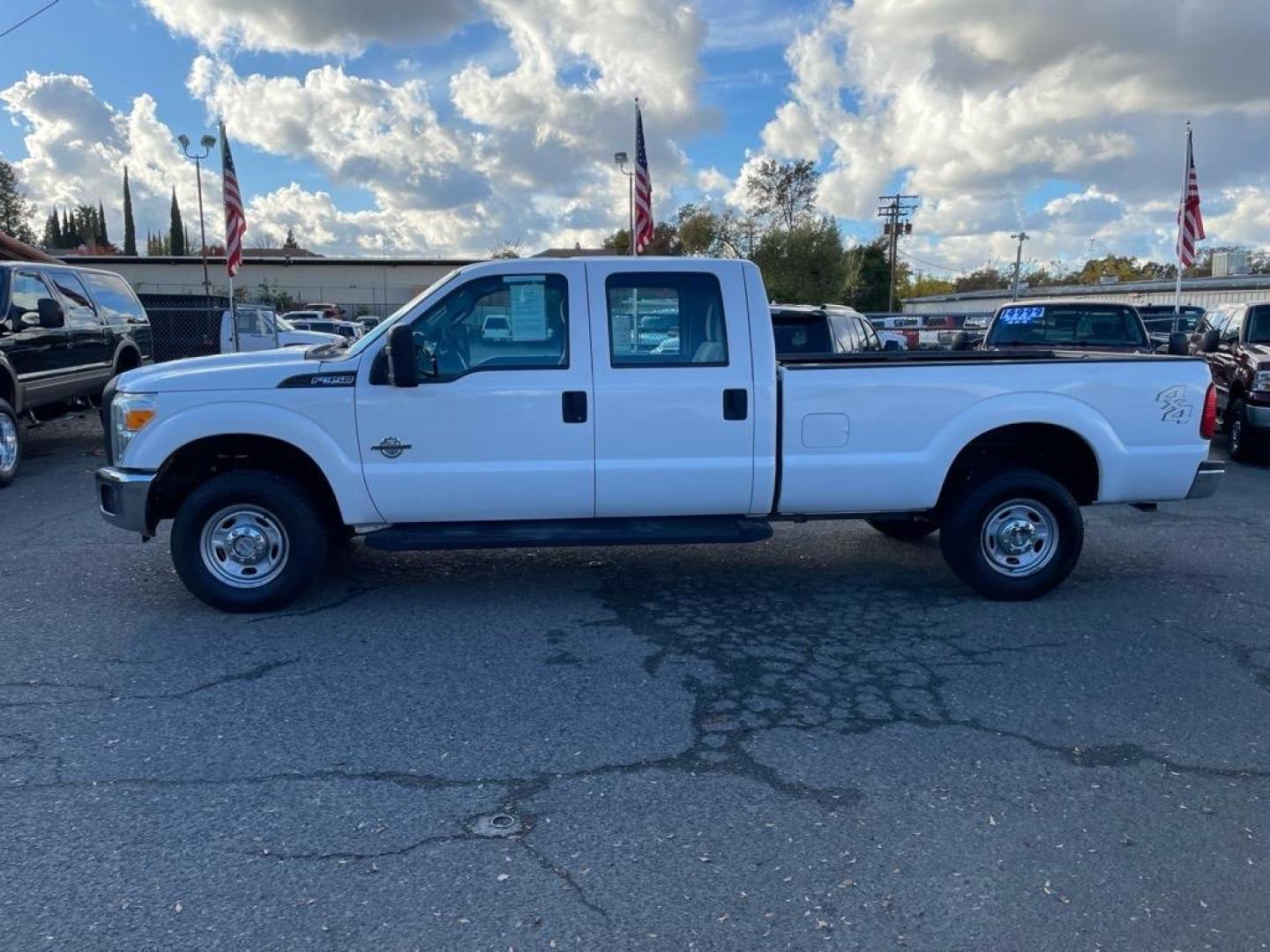 2013 Oxford White Ford F-350 Super Duty XL (1FT8W3BT4DE) with an 6.7L Power Stroke 6.7L Biodiesel Turbo V8 400hp 800ft. lbs. Common Rail Direct Injection engine, 6-Speed Shiftable Automatic transmission, located at 800 Riverside Ave, Roseville, CA, 95678, 916-773-4549 & Toll Free: 866-719-4393, 38.732265, -121.291039 - DIESEL CREW CAB 4X4 ONE OWNER CLEAN CARFAX - Photo#5