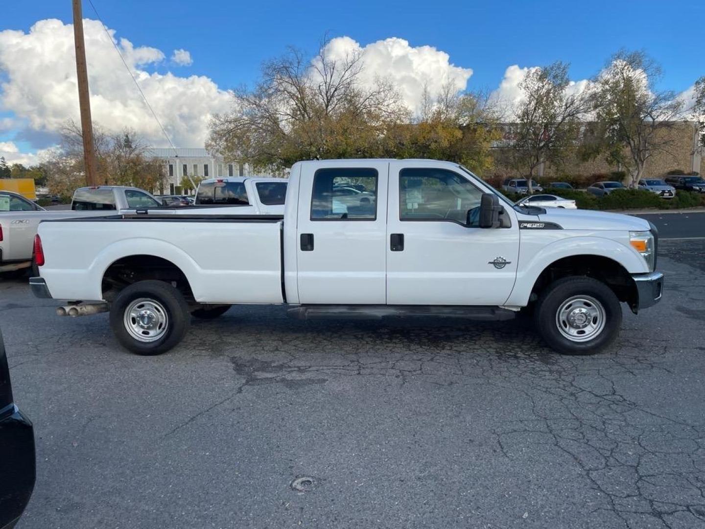 2013 Oxford White Ford F-350 Super Duty XL (1FT8W3BT4DE) with an 6.7L Power Stroke 6.7L Biodiesel Turbo V8 400hp 800ft. lbs. Common Rail Direct Injection engine, 6-Speed Shiftable Automatic transmission, located at 800 Riverside Ave, Roseville, CA, 95678, 916-773-4549 & Toll Free: 866-719-4393, 38.732265, -121.291039 - DIESEL CREW CAB 4X4 ONE OWNER CLEAN CARFAX - Photo#6