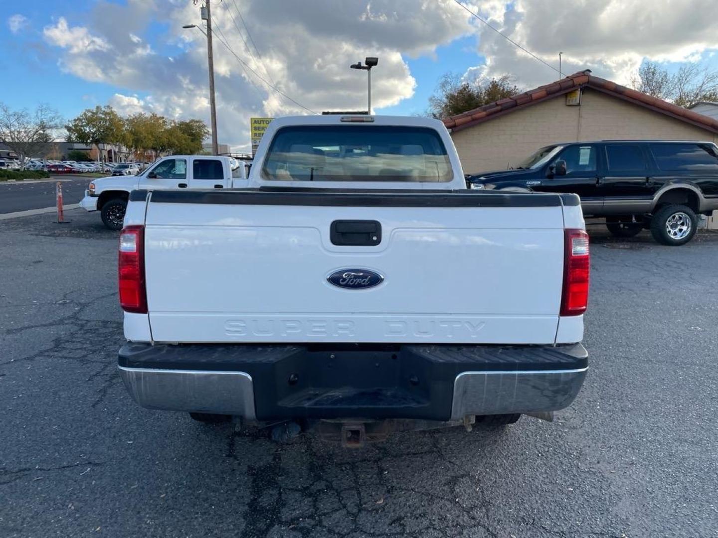 2013 Oxford White Ford F-350 Super Duty XL (1FT8W3BT4DE) with an 6.7L Power Stroke 6.7L Biodiesel Turbo V8 400hp 800ft. lbs. Common Rail Direct Injection engine, 6-Speed Shiftable Automatic transmission, located at 800 Riverside Ave, Roseville, CA, 95678, 916-773-4549 & Toll Free: 866-719-4393, 38.732265, -121.291039 - DIESEL CREW CAB 4X4 ONE OWNER CLEAN CARFAX - Photo#8