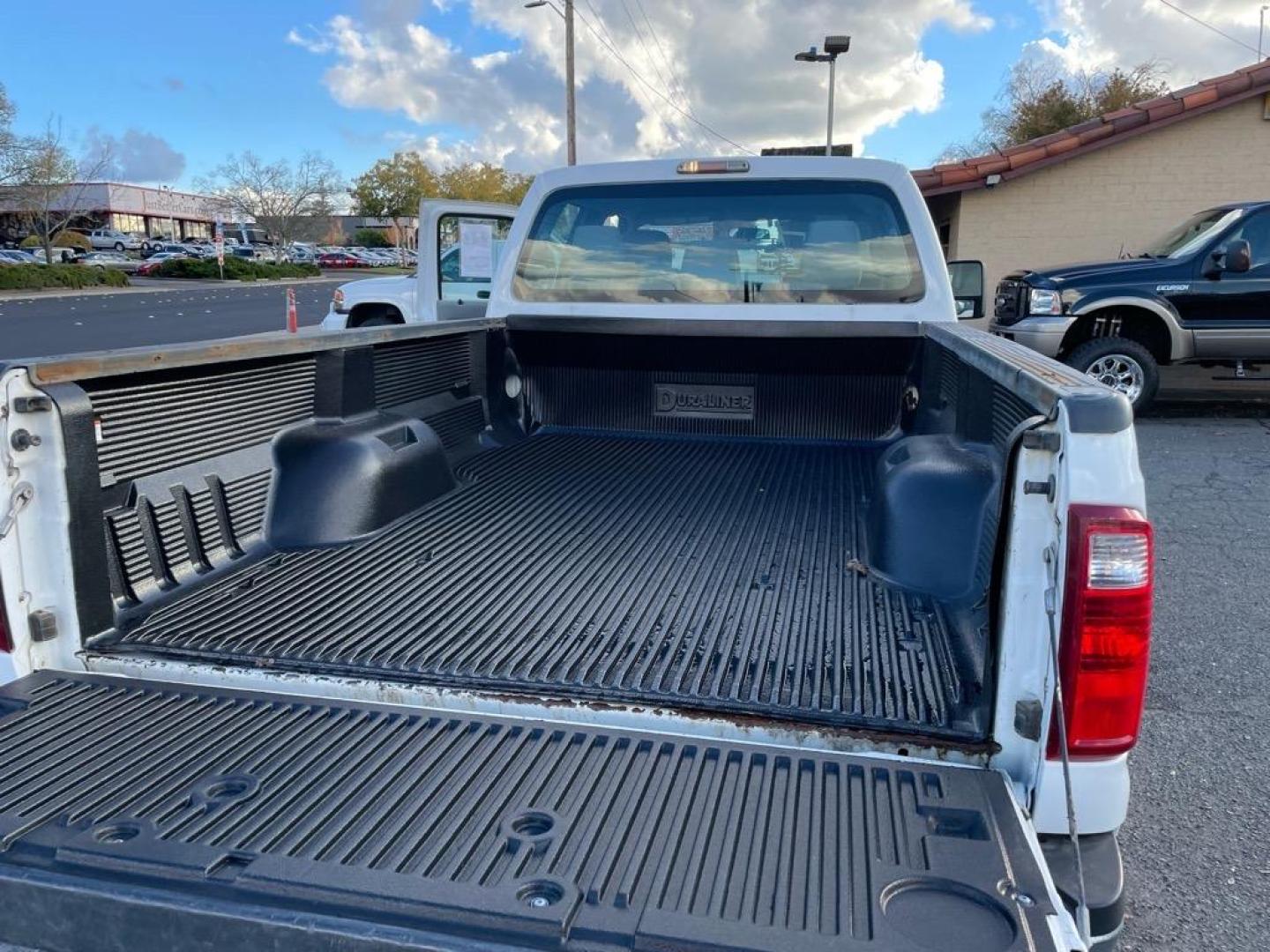 2013 Oxford White Ford F-350 Super Duty XL (1FT8W3BT4DE) with an 6.7L Power Stroke 6.7L Biodiesel Turbo V8 400hp 800ft. lbs. Common Rail Direct Injection engine, 6-Speed Shiftable Automatic transmission, located at 800 Riverside Ave, Roseville, CA, 95678, 916-773-4549 & Toll Free: 866-719-4393, 38.732265, -121.291039 - DIESEL CREW CAB 4X4 ONE OWNER CLEAN CARFAX - Photo#9