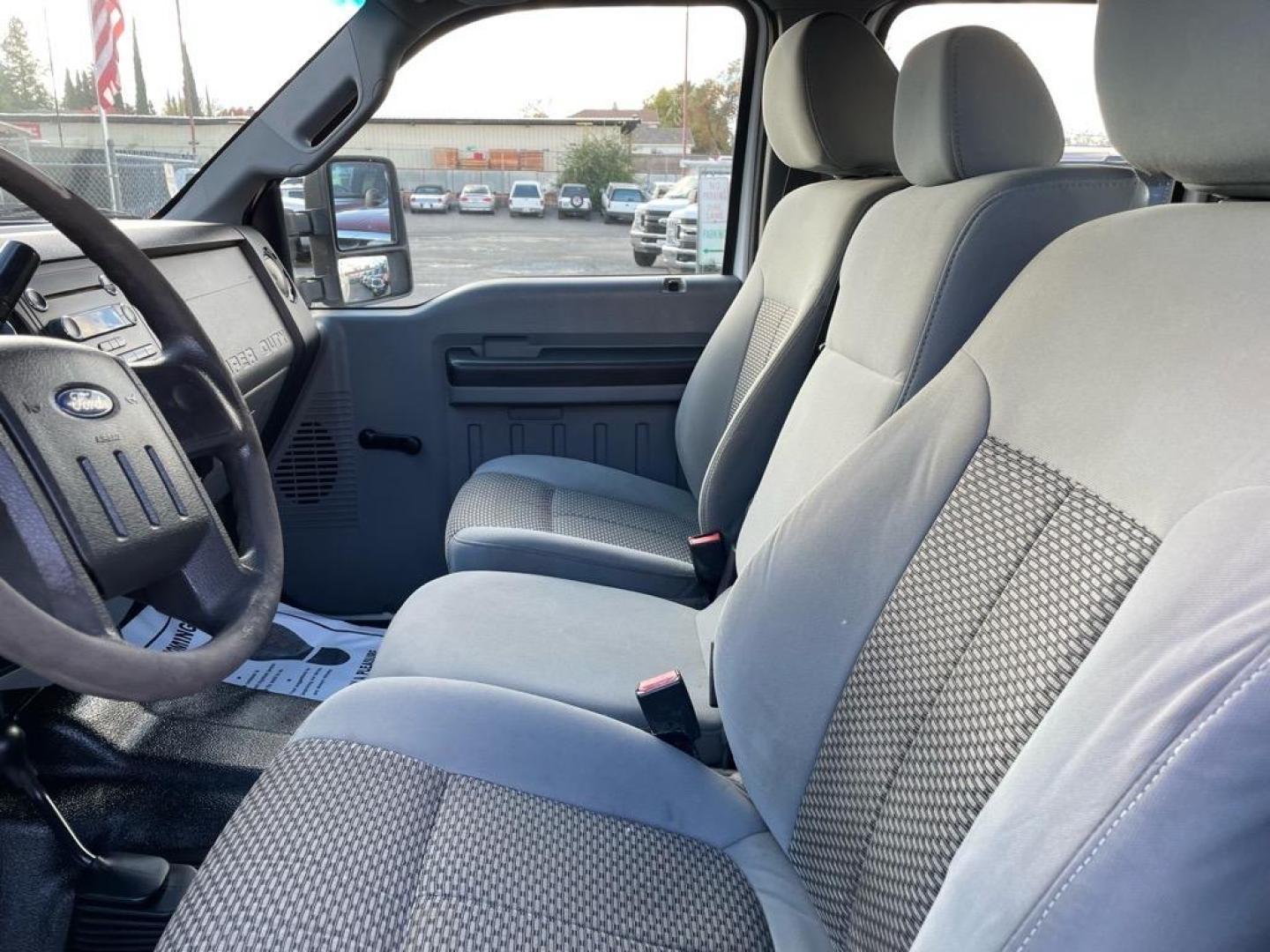 2013 Oxford White Ford F-350 Super Duty XL (1FT8W3BT4DE) with an 6.7L Power Stroke 6.7L Biodiesel Turbo V8 400hp 800ft. lbs. Common Rail Direct Injection engine, 6-Speed Shiftable Automatic transmission, located at 800 Riverside Ave, Roseville, CA, 95678, 916-773-4549 & Toll Free: 866-719-4393, 38.732265, -121.291039 - DIESEL CREW CAB 4X4 ONE OWNER CLEAN CARFAX - Photo#10