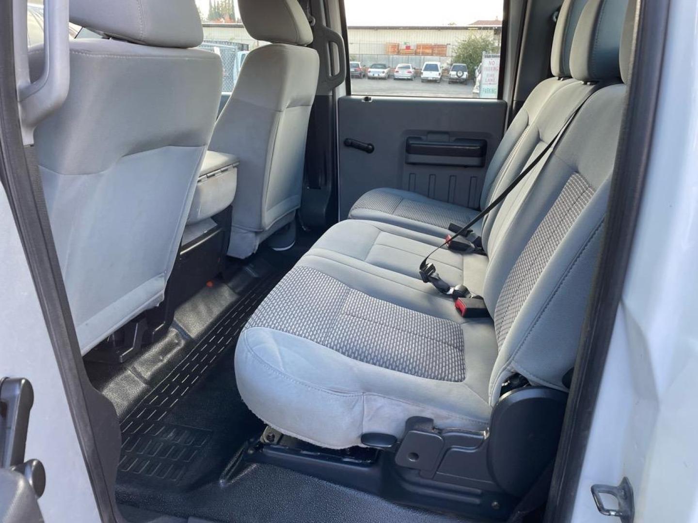 2013 Oxford White Ford F-350 Super Duty XL (1FT8W3BT4DE) with an 6.7L Power Stroke 6.7L Biodiesel Turbo V8 400hp 800ft. lbs. Common Rail Direct Injection engine, 6-Speed Shiftable Automatic transmission, located at 800 Riverside Ave, Roseville, CA, 95678, 916-773-4549 & Toll Free: 866-719-4393, 38.732265, -121.291039 - DIESEL CREW CAB 4X4 ONE OWNER CLEAN CARFAX - Photo#12