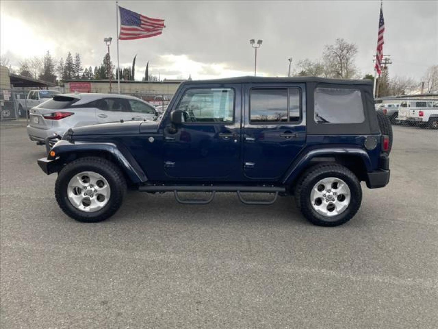 2013 True Blue Pearl Coat Jeep Wrangler Unlimited Sahara (1C4BJWEG7DL) with an 3.6L 3.6L V6 285hp 260ft. lbs. Sequential Multiport Fuel Injection engine, 5-Speed Automatic transmission, located at 800 Riverside Ave, Roseville, CA, 95678, 916-773-4549 & Toll Free: 866-719-4393, 38.732265, -121.291039 - 4X4 UMLIMITED SAHARA NEW SOFT TOP NEW TIRES - Photo#4