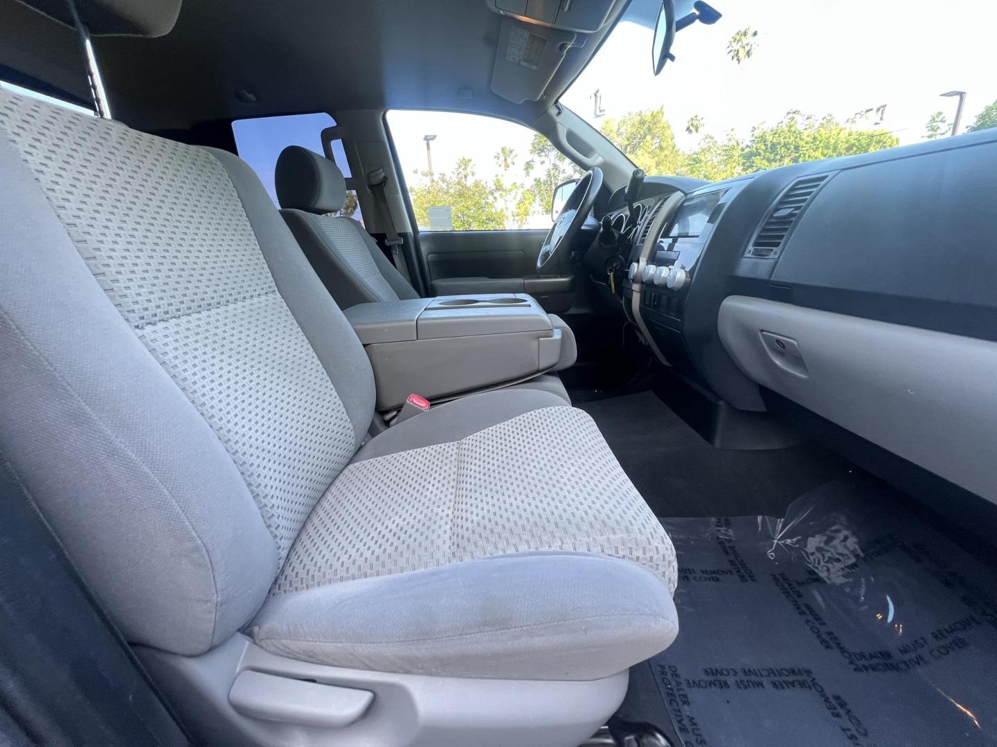 2013 Nautial Blue Metallic /Gray Toyota Tundra Tundra-Grade Double Cab 4.6L 2WD (5TFRM5F11DX) with an 4.6L V8 DOHC 32V engine, 5-Speed Automatic Overdrive transmission, located at 30 S. Berkeley Avenue, Pasadena, CA, 91107, (626) 248-7567, 34.145447, -118.109398 - Photo#16