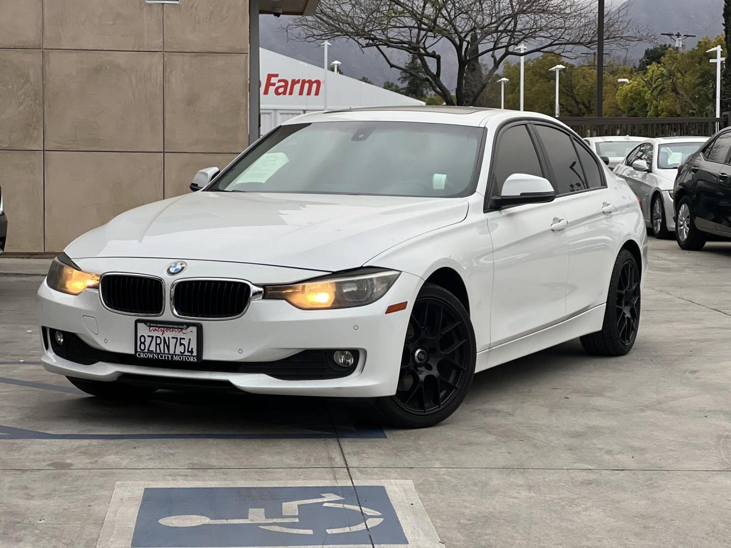 2014 Alpine White /Black BMW 3-Series 320i Sedan (WBA3C3G53EN) with an 2.0L L4 DOHC 16V engine, Automatic transmission, located at 30 S. Berkeley Avenue, Pasadena, CA, 91107, (626) 248-7567, 34.145447, -118.109398 - Experience luxury, performance, and affordability with this stunning 2014 BMW 320i, a vehicle that perfectly blends style, power, and advanced technology. Whether you're looking for a reliable commuter car or a sophisticated ride for your weekend adventures, the 2014 BMW 320i has you covered. And wi - Photo#11