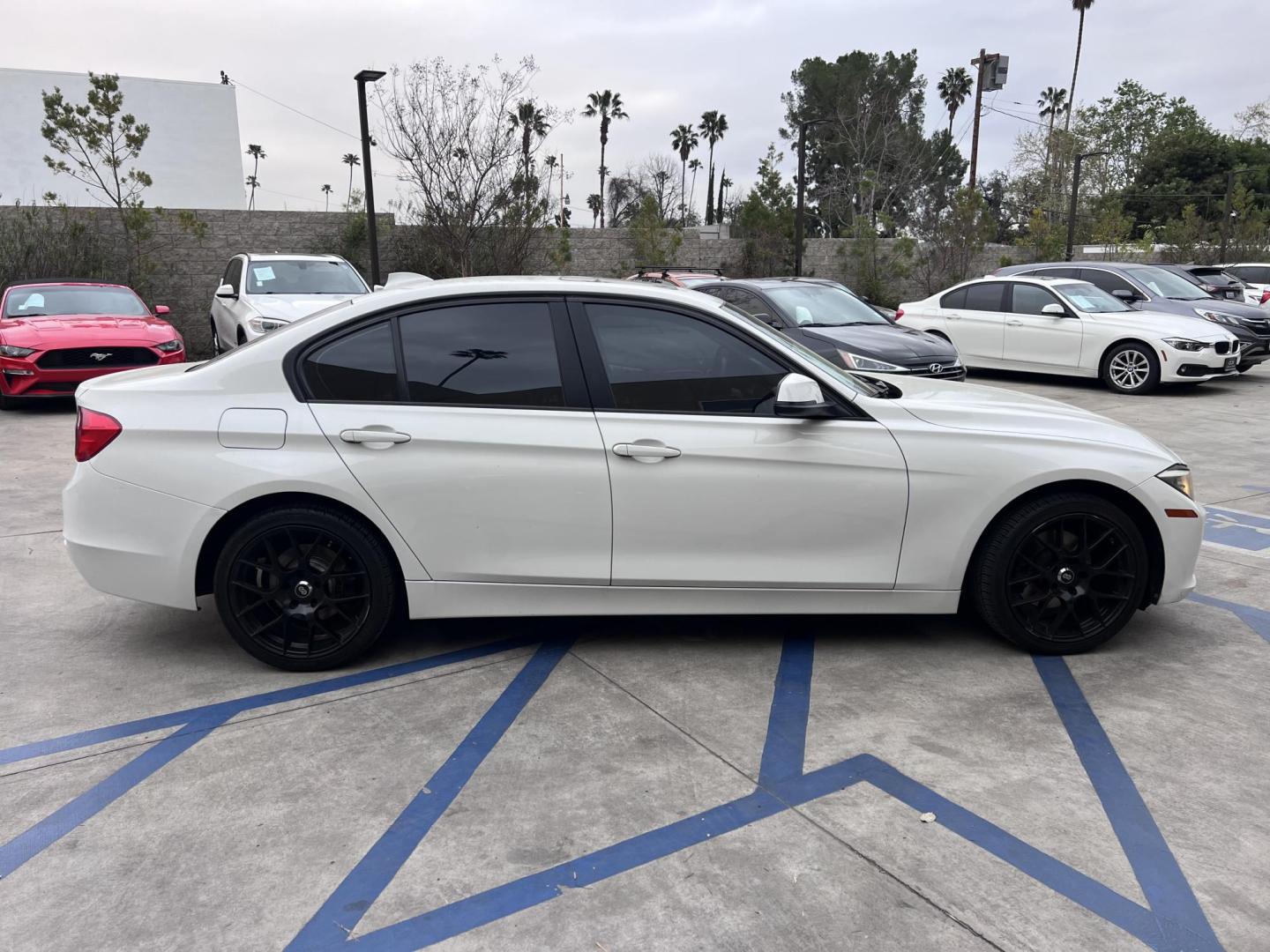2014 Alpine White /Black BMW 3-Series 320i Sedan (WBA3C3G53EN) with an 2.0L L4 DOHC 16V engine, Automatic transmission, located at 30 S. Berkeley Avenue, Pasadena, CA, 91107, (626) 248-7567, 34.145447, -118.109398 - Experience luxury, performance, and affordability with this stunning 2014 BMW 320i, a vehicle that perfectly blends style, power, and advanced technology. Whether you're looking for a reliable commuter car or a sophisticated ride for your weekend adventures, the 2014 BMW 320i has you covered. And wi - Photo#12