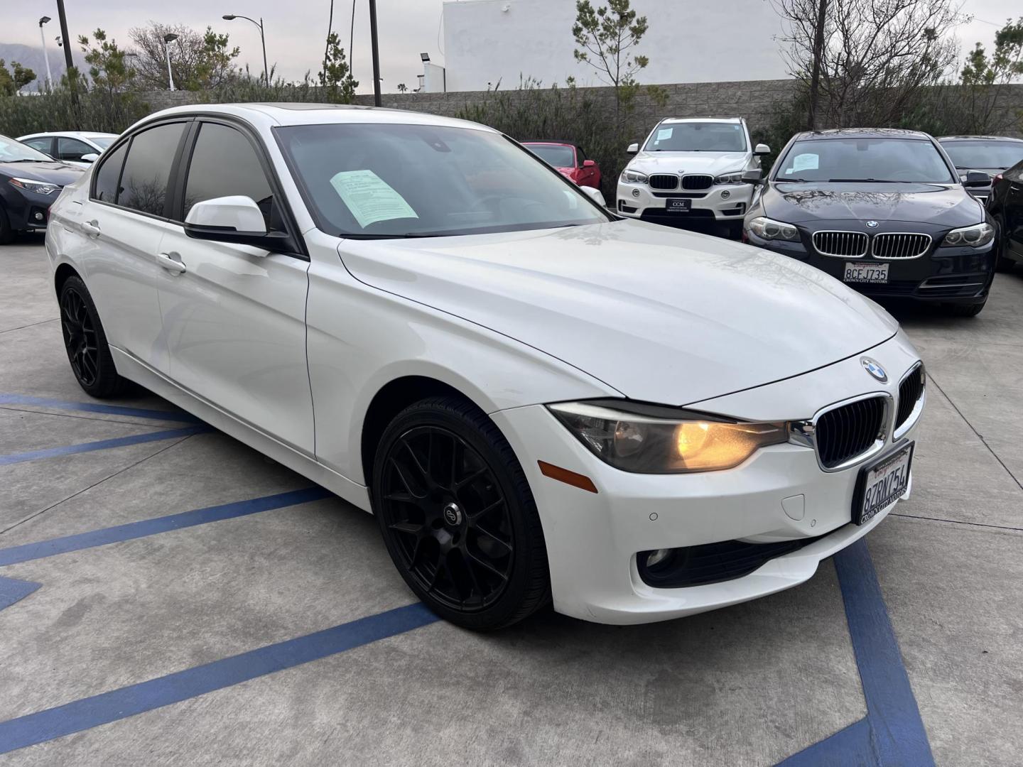 2014 Alpine White /Black BMW 3-Series 320i Sedan (WBA3C3G53EN) with an 2.0L L4 DOHC 16V engine, Automatic transmission, located at 30 S. Berkeley Avenue, Pasadena, CA, 91107, (626) 248-7567, 34.145447, -118.109398 - Experience luxury, performance, and affordability with this stunning 2014 BMW 320i, a vehicle that perfectly blends style, power, and advanced technology. Whether you're looking for a reliable commuter car or a sophisticated ride for your weekend adventures, the 2014 BMW 320i has you covered. And wi - Photo#14
