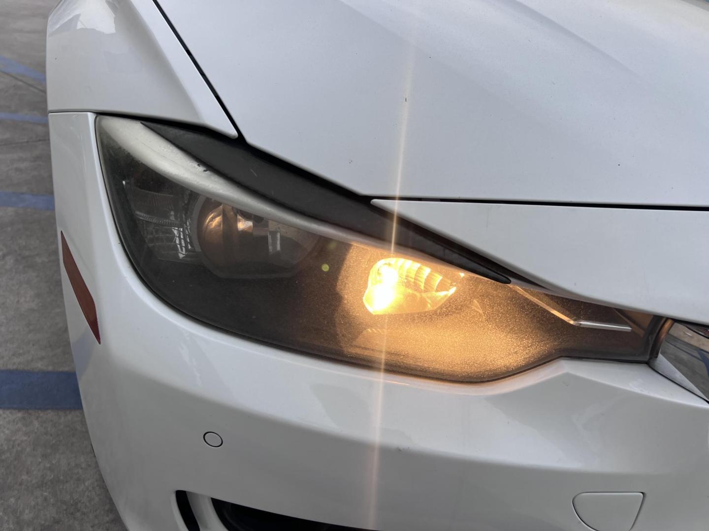 2014 Alpine White /Black BMW 3-Series 320i Sedan (WBA3C3G53EN) with an 2.0L L4 DOHC 16V engine, Automatic transmission, located at 30 S. Berkeley Avenue, Pasadena, CA, 91107, (626) 248-7567, 34.145447, -118.109398 - Experience luxury, performance, and affordability with this stunning 2014 BMW 320i, a vehicle that perfectly blends style, power, and advanced technology. Whether you're looking for a reliable commuter car or a sophisticated ride for your weekend adventures, the 2014 BMW 320i has you covered. And wi - Photo#15