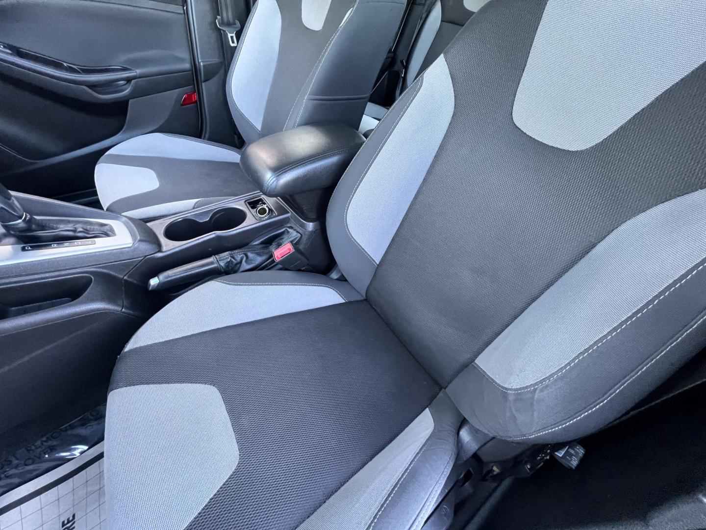 2014 Gray /Balck Ford Focus SE Hatch (1FADP3K21EL) with an 2.0L L4 DOHC 16V engine, Automatic transmission, located at 30 S. Berkeley Avenue, Pasadena, CA, 91107, (626) 248-7567, 34.145447, -118.109398 - Microsoft Sync! Moon-roof! This 2014 Ford Focus SE Hatch looks and drives good. Bad credit? We can help! We are the bank. - Photo#17