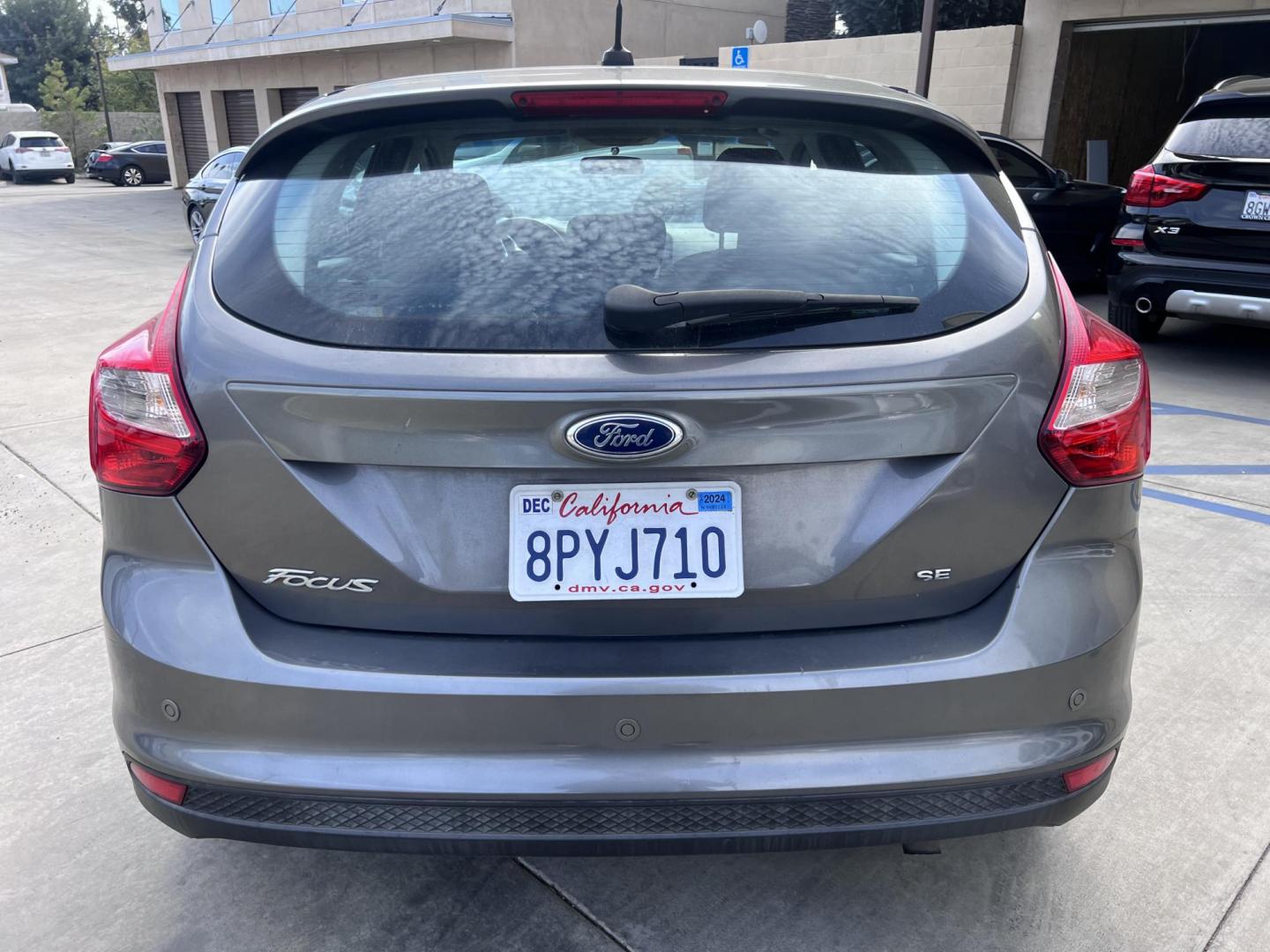 2014 Gray /Balck Ford Focus SE Hatch (1FADP3K21EL) with an 2.0L L4 DOHC 16V engine, Automatic transmission, located at 30 S. Berkeley Avenue, Pasadena, CA, 91107, (626) 248-7567, 34.145447, -118.109398 - Microsoft Sync! Moon-roof! This 2014 Ford Focus SE Hatch looks and drives good. Bad credit? We can help! We are the bank. - Photo#4