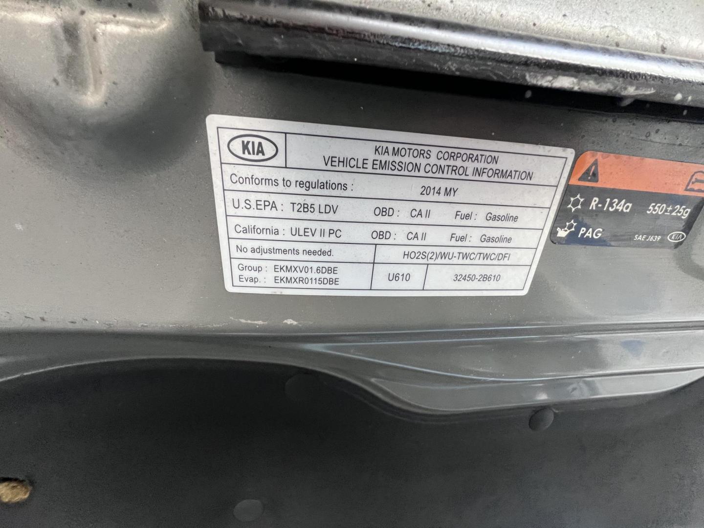 2014 SILVER /Black Kia Soul Base (KNDJN2A29E7) with an 1.6L L4 DOHC 16V engine, Automatic transmission, located at 30 S. Berkeley Avenue, Pasadena, CA, 91107, (626) 248-7567, 34.145447, -118.109398 - Photo#8