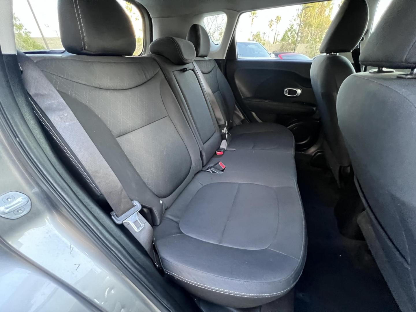 2014 SILVER /Black Kia Soul Base (KNDJN2A29E7) with an 1.6L L4 DOHC 16V engine, Automatic transmission, located at 30 S. Berkeley Avenue, Pasadena, CA, 91107, (626) 248-7567, 34.145447, -118.109398 - Photo#9